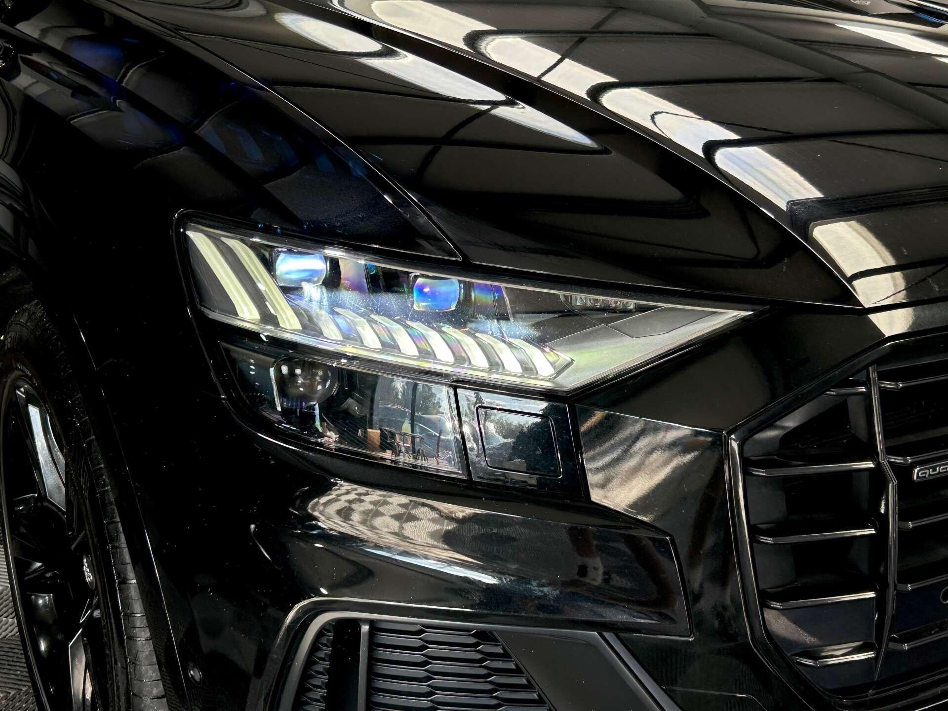 Audi Q8 view 10