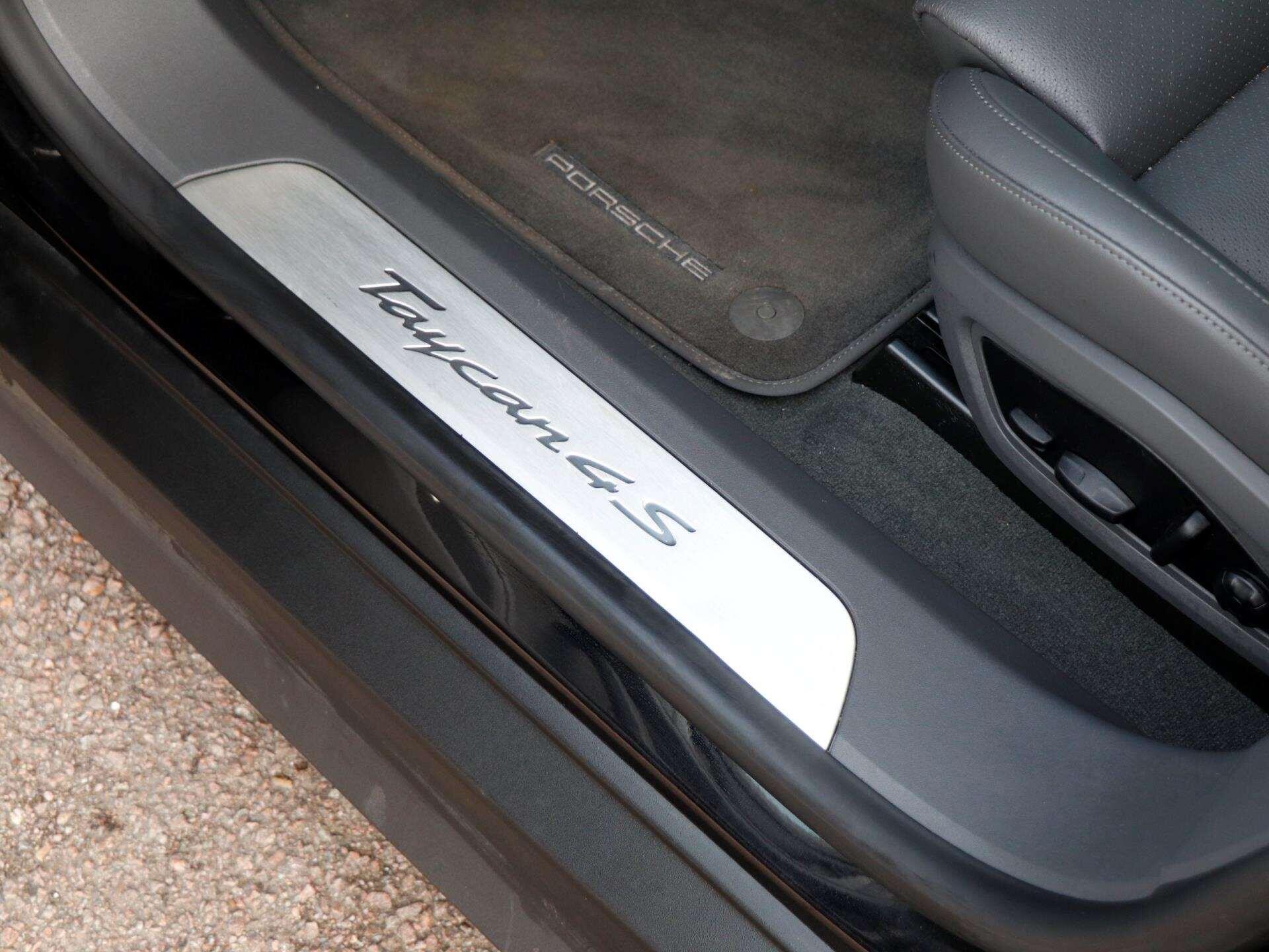 Porsche Taycan view 27