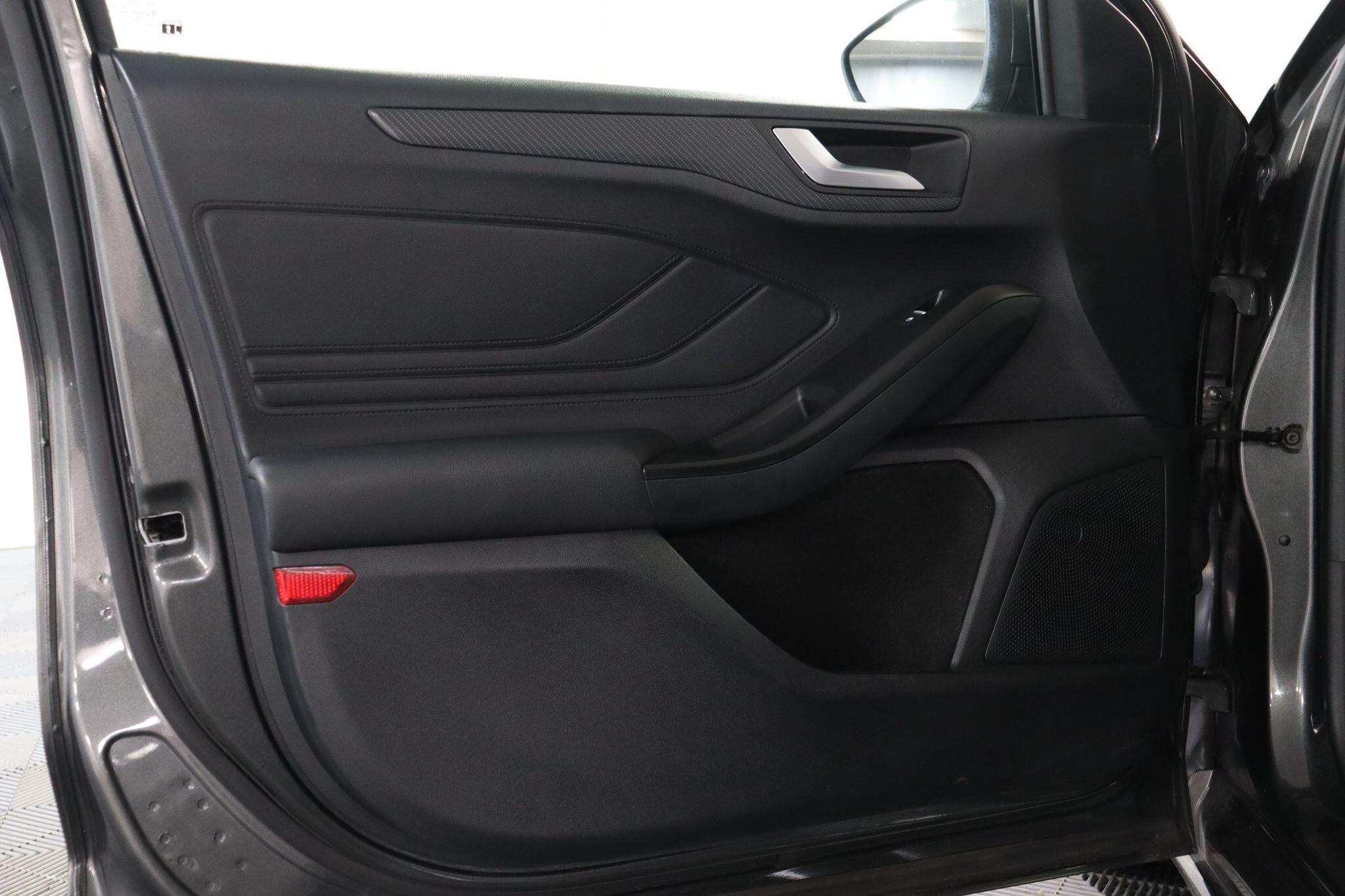 Ford Focus view 44
