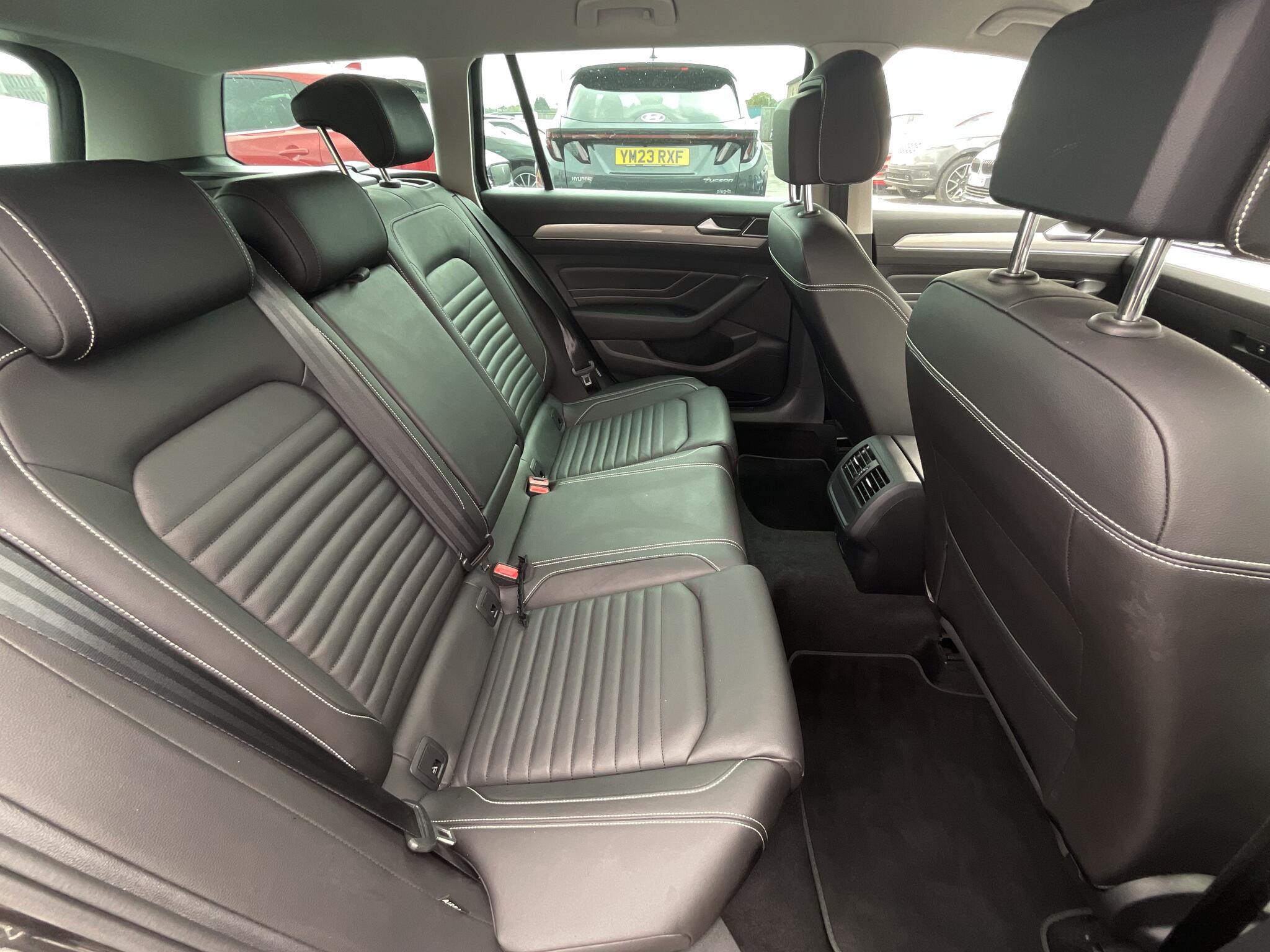 Volkswagen Passat view 36