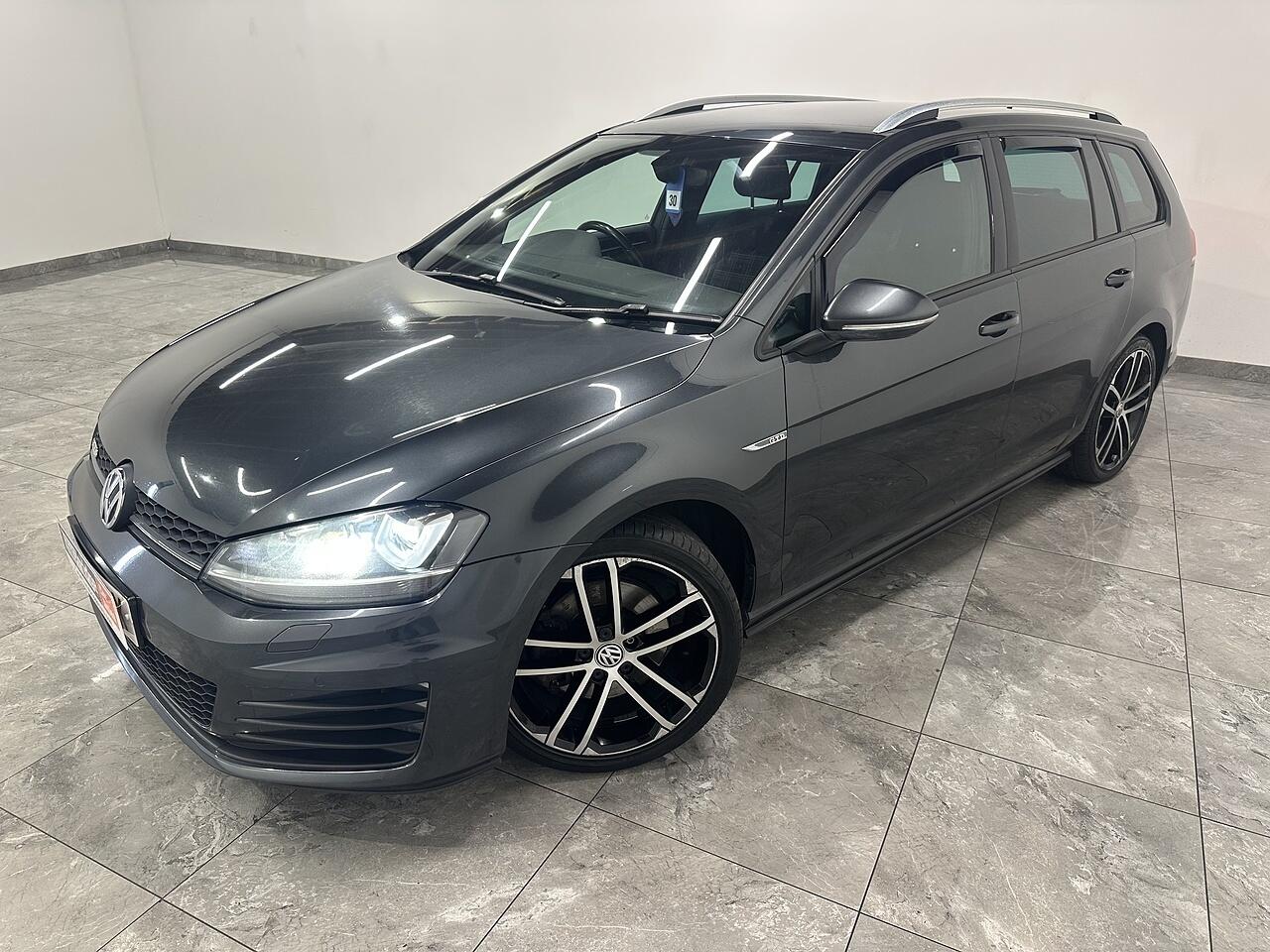 Volkswagen Golf view 3