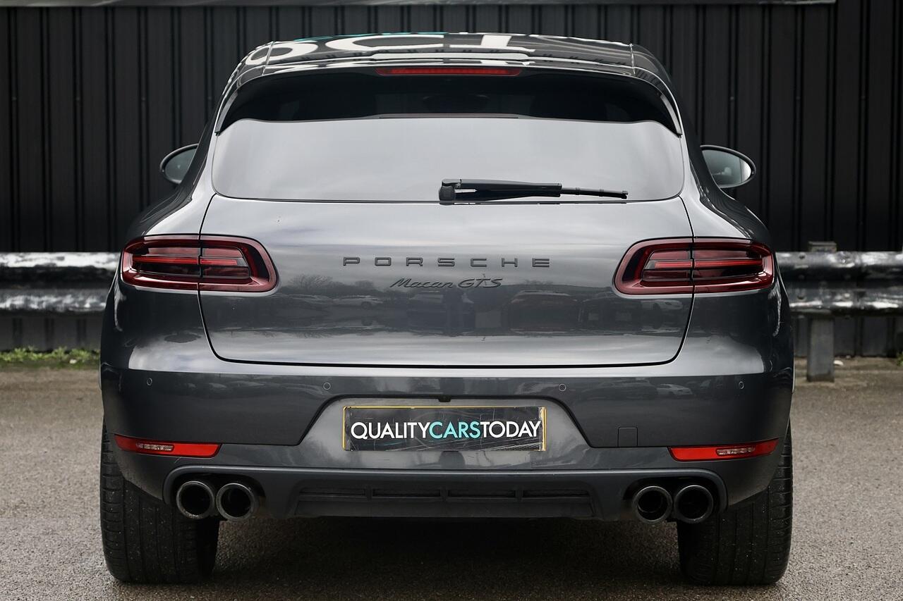 Porsche Macan view 5