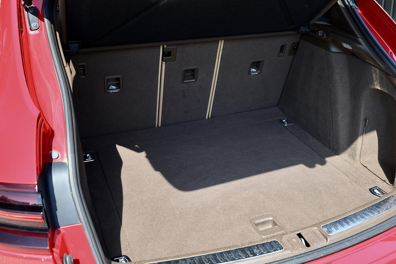 Porsche Macan view 37