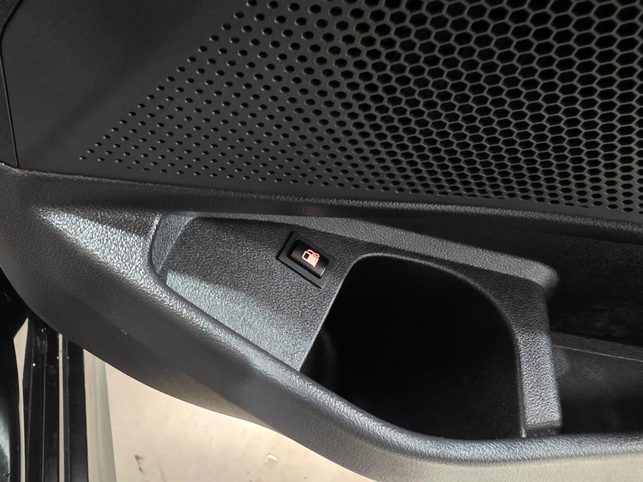BMW 3 Series view 18