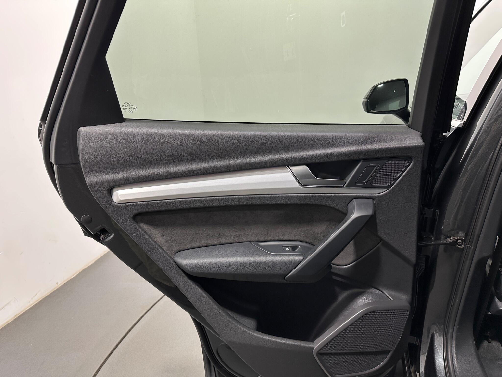 Audi Q5 view 42