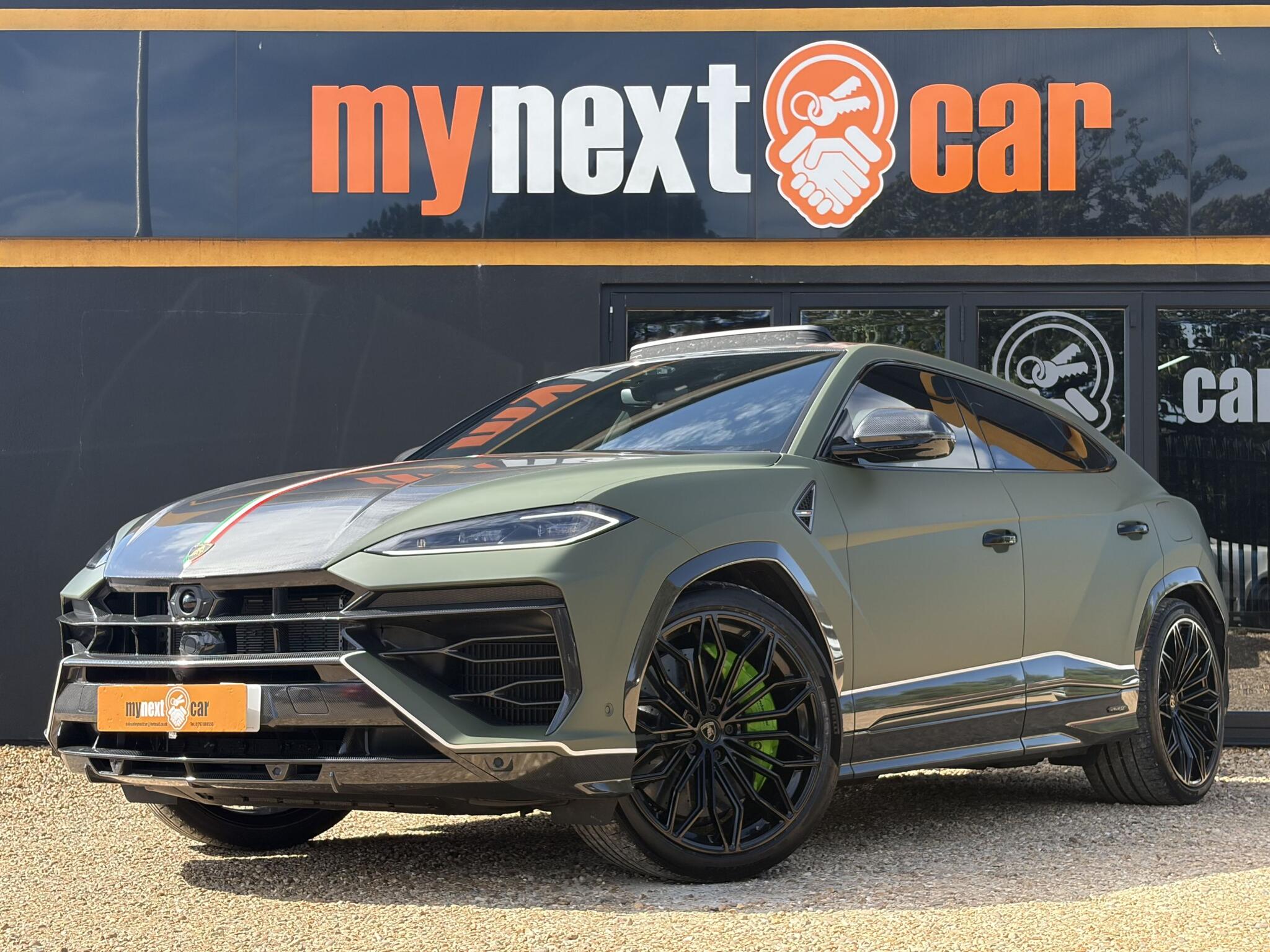 Lamborghini Urus view 5