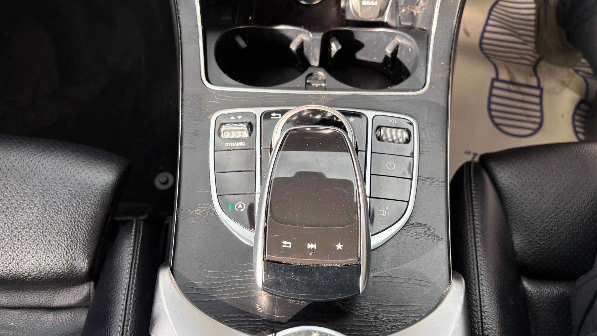 Mercedes-Benz C-Class view 27
