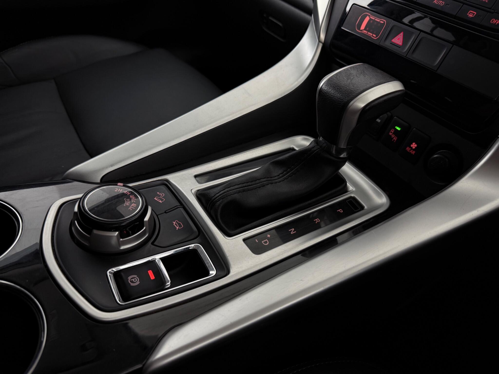 Mitsubishi Shogun Sport view 23