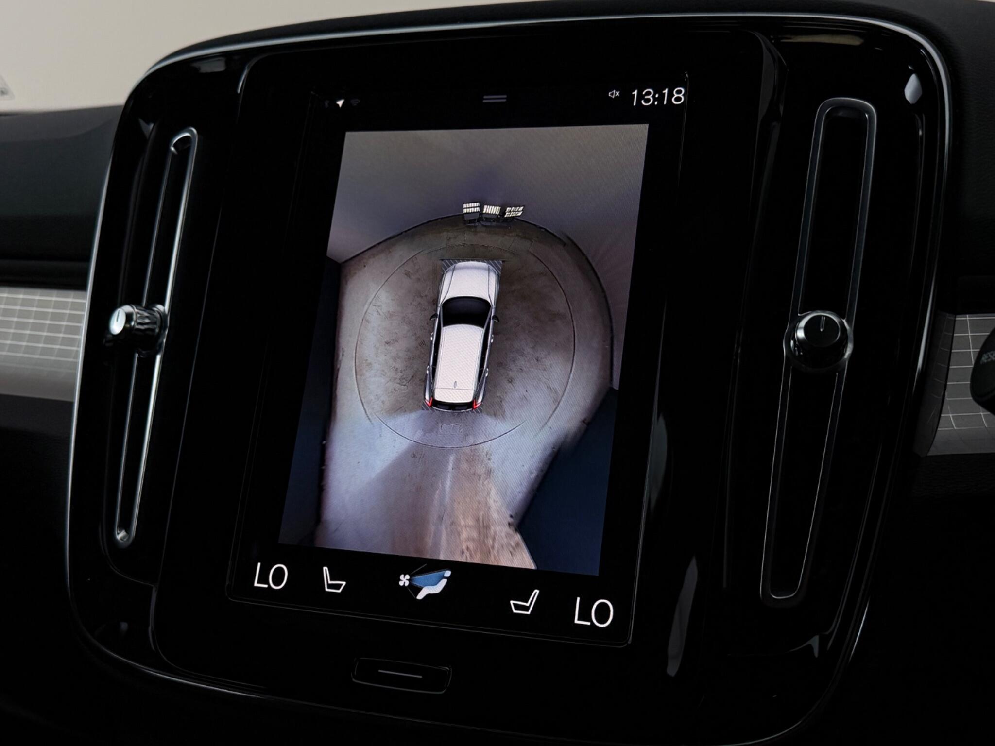 Volvo XC40 view 23