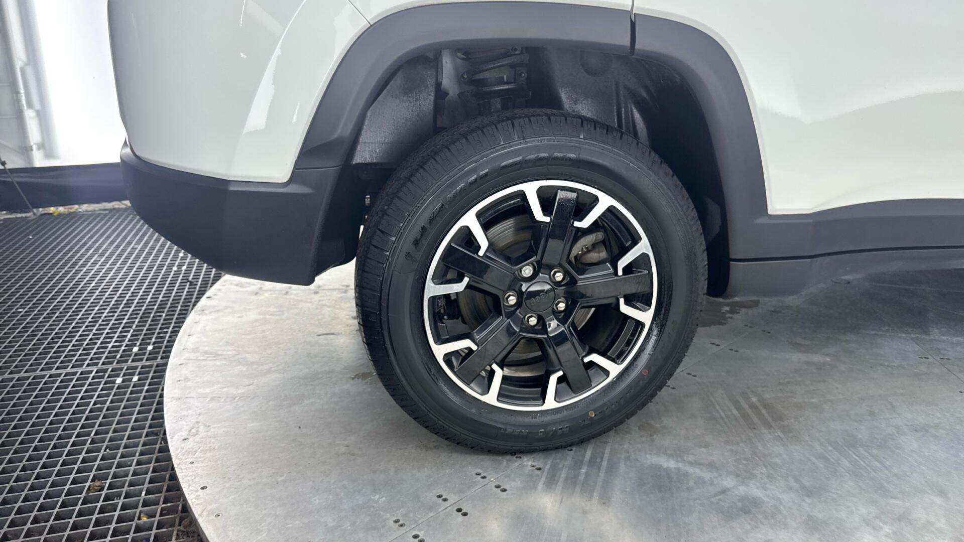 Jeep Compass view 19