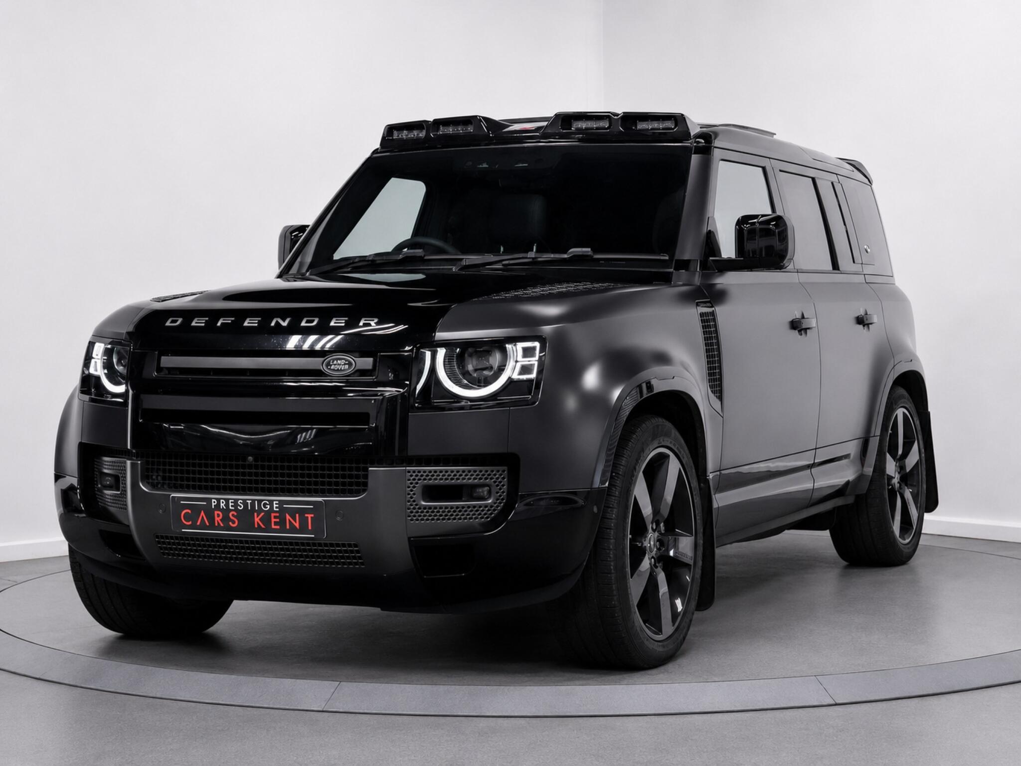 Land Rover Defender 110 view 6