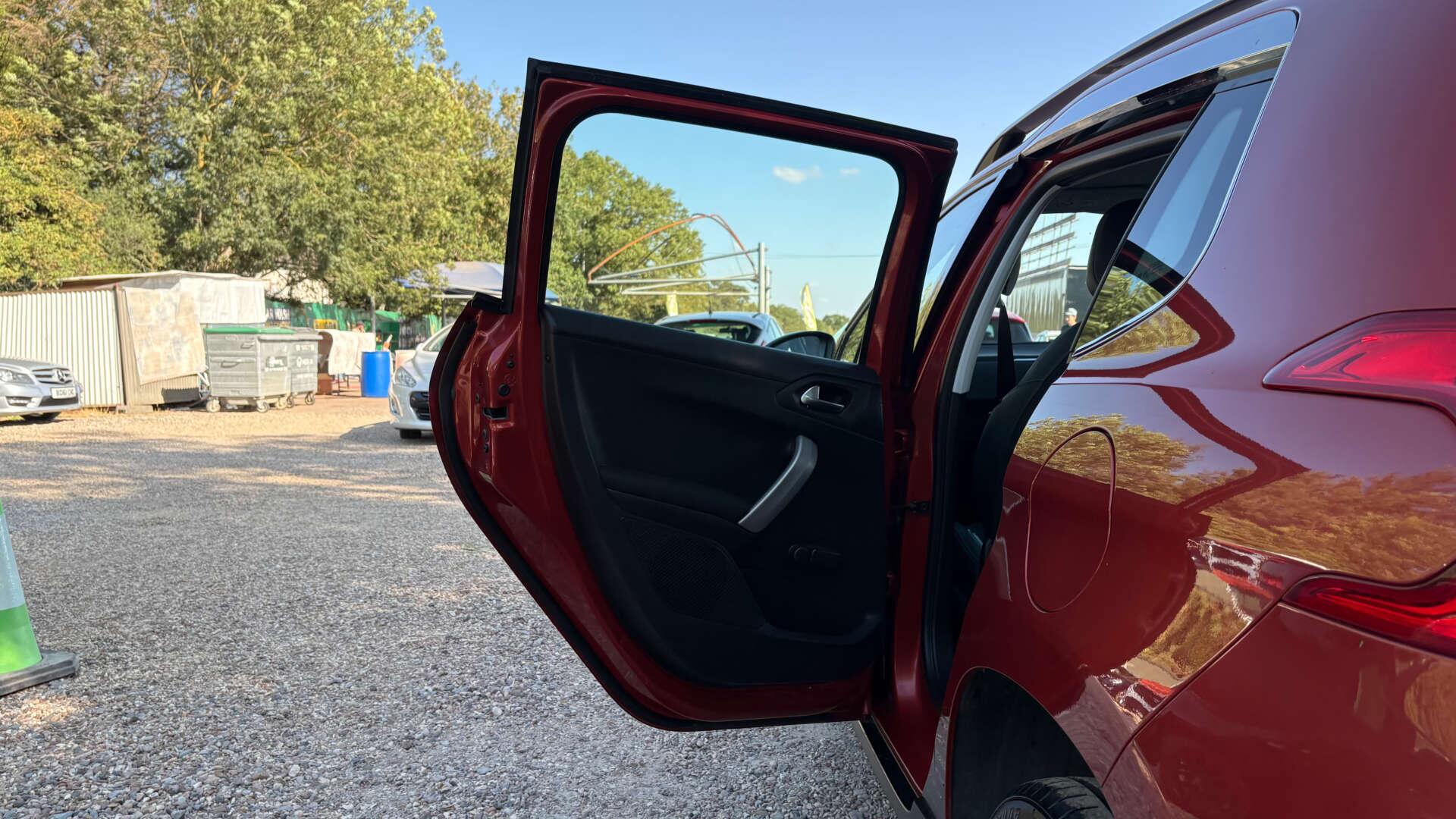 Peugeot 2008 view 38