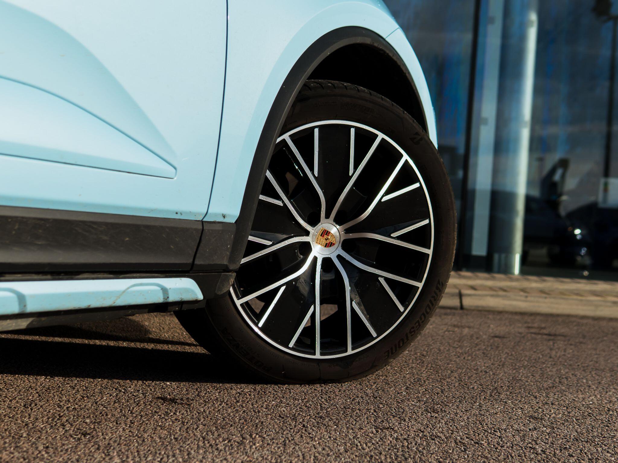 Porsche Macan view 21