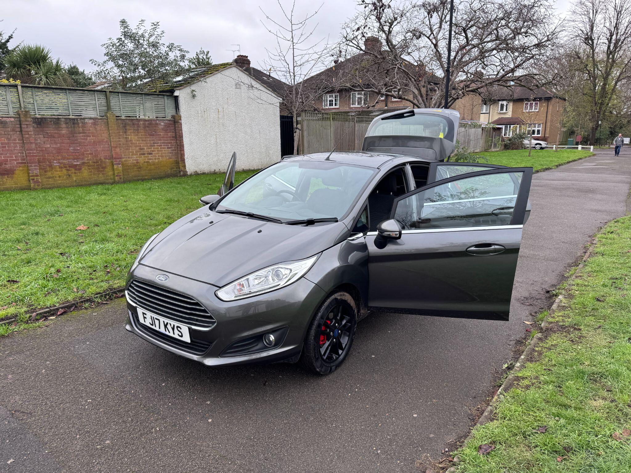 2017 Ford Fiesta image 30