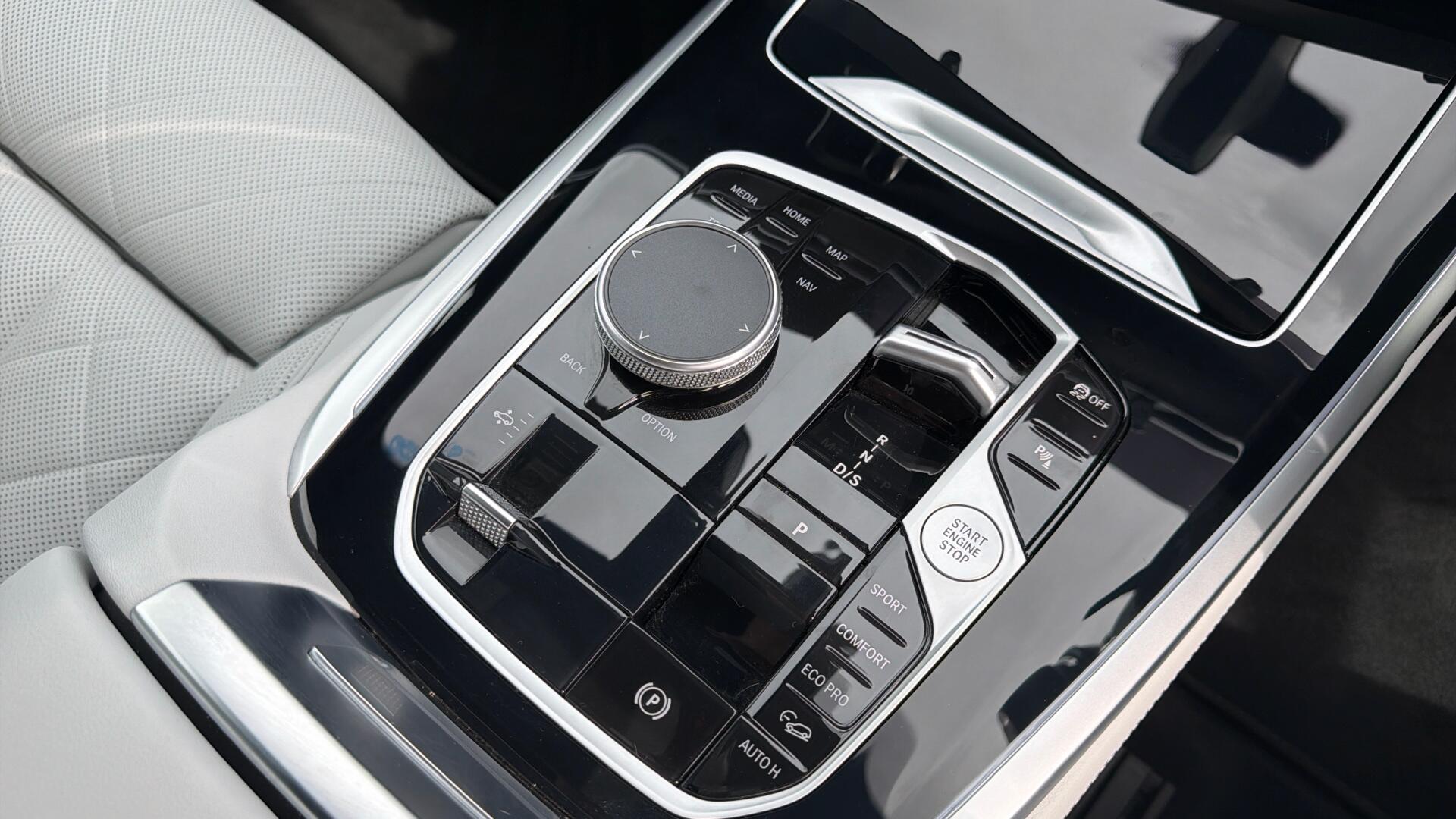 BMW X7 view 19