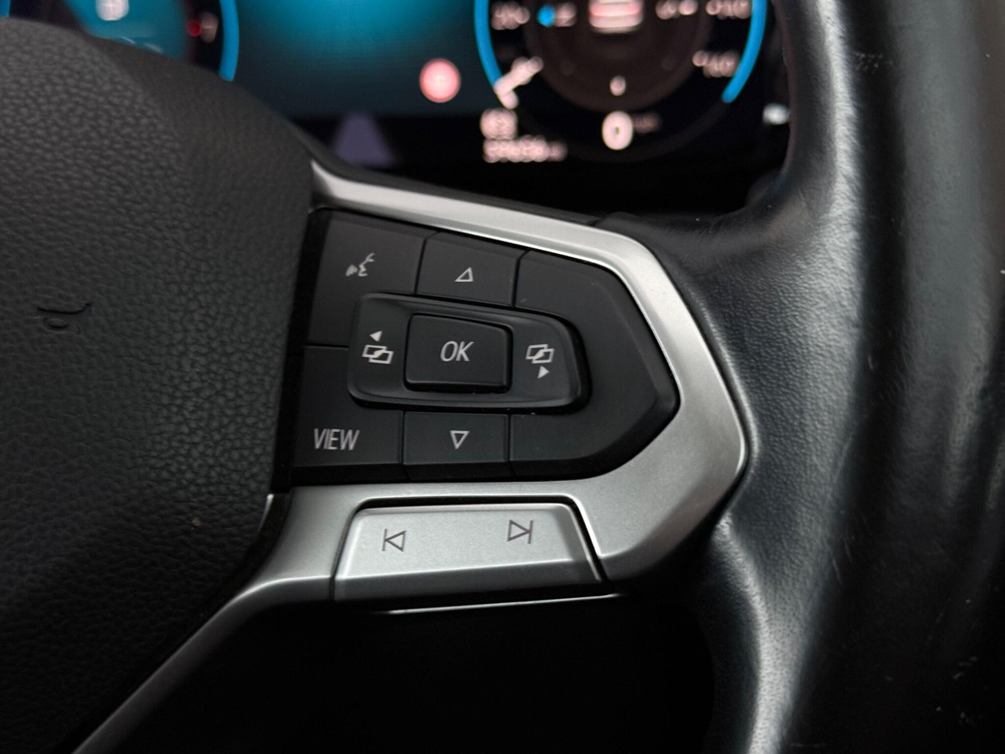 Volkswagen Golf view 16