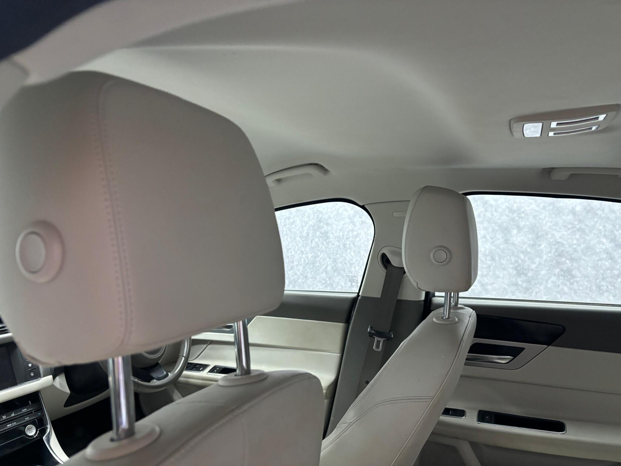 Jaguar XF view 9