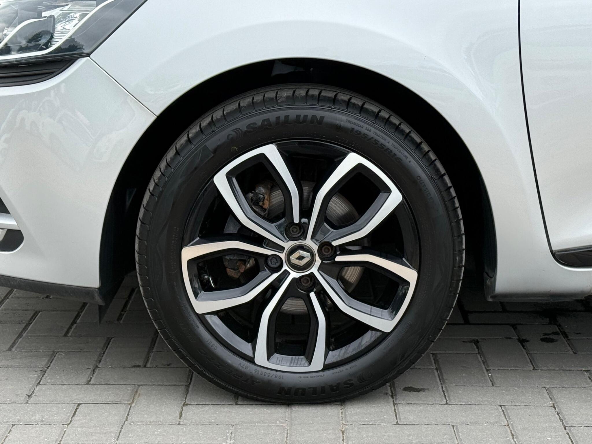 Renault Clio view 12