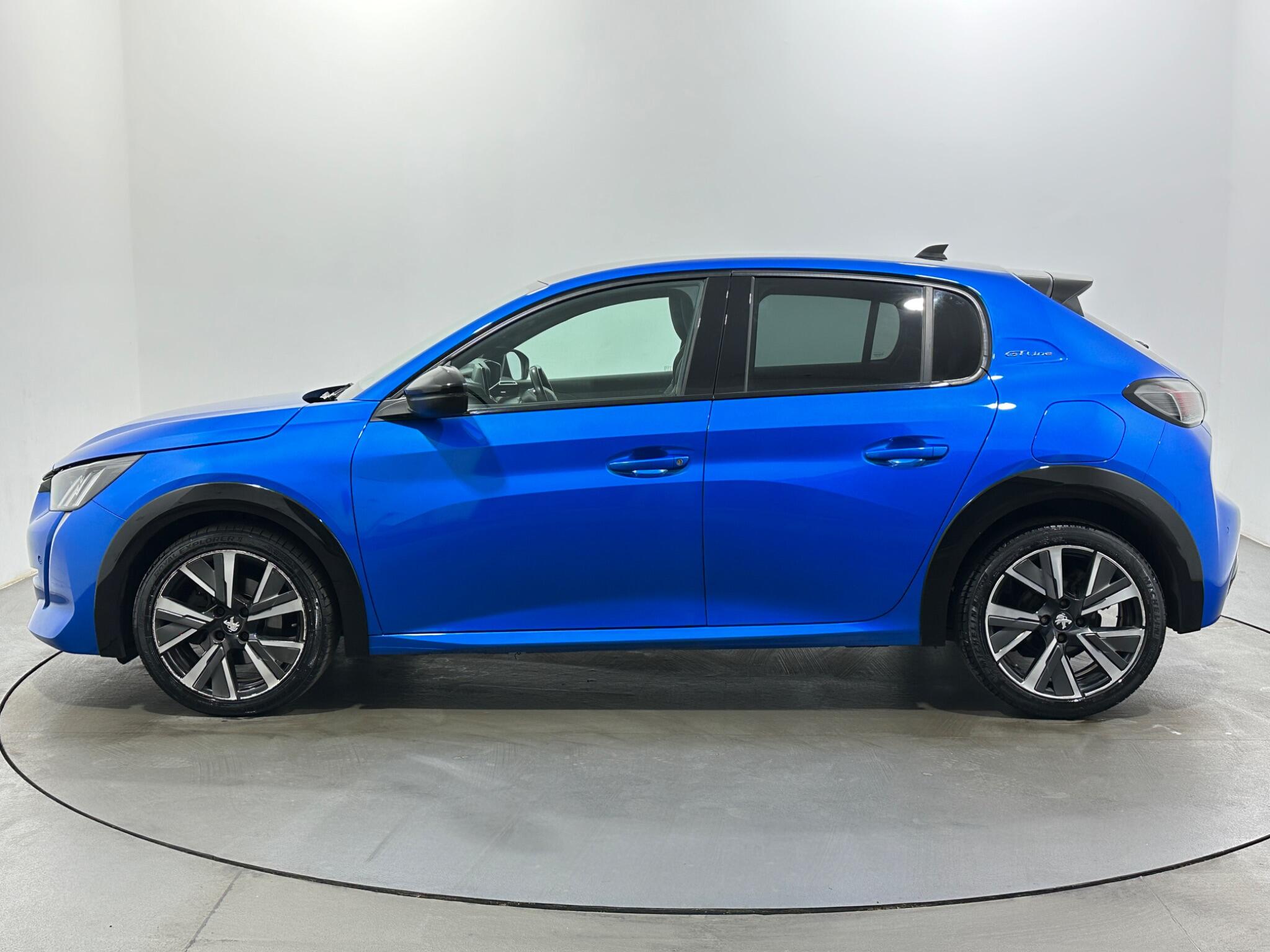 Peugeot 208 view 5