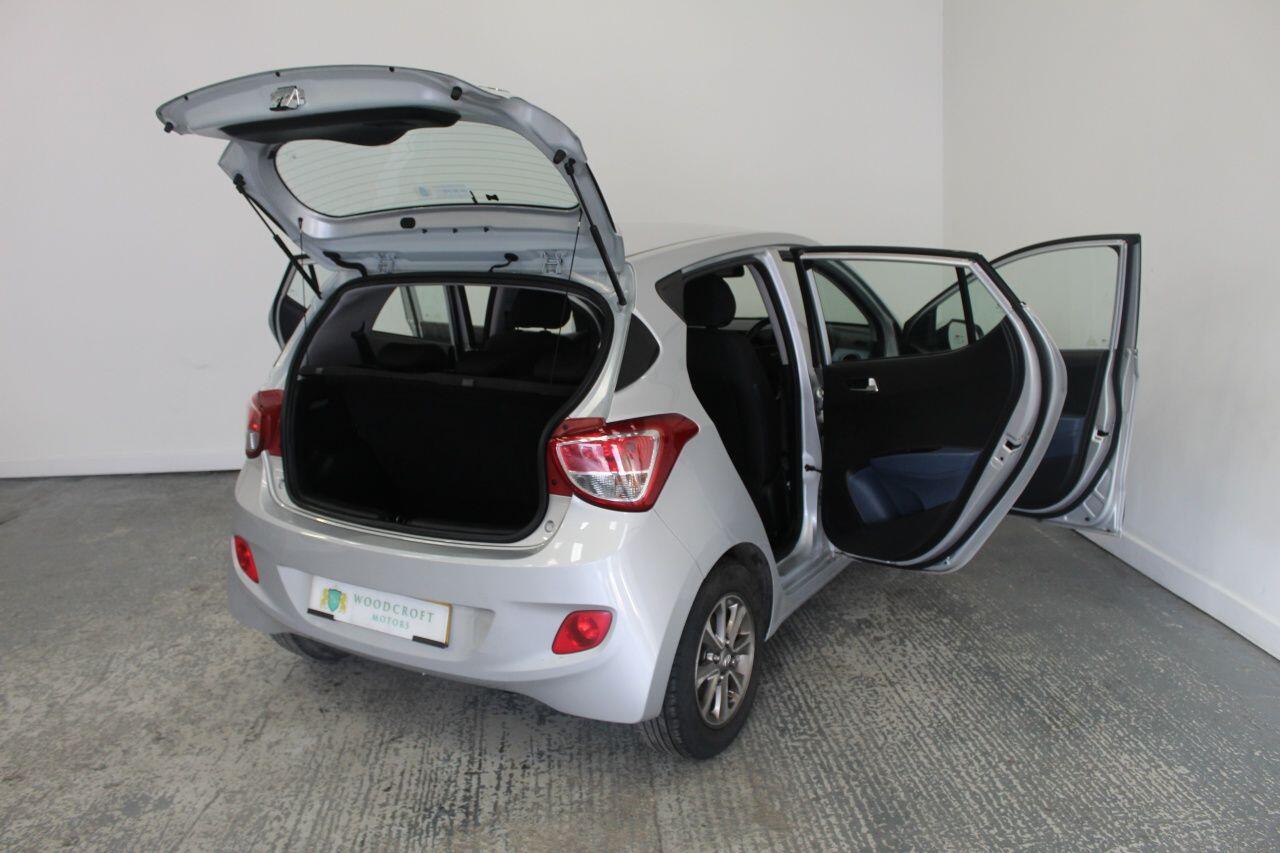 Hyundai i10 view 20