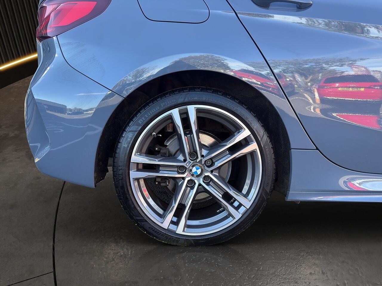 BMW 1 Series view 30