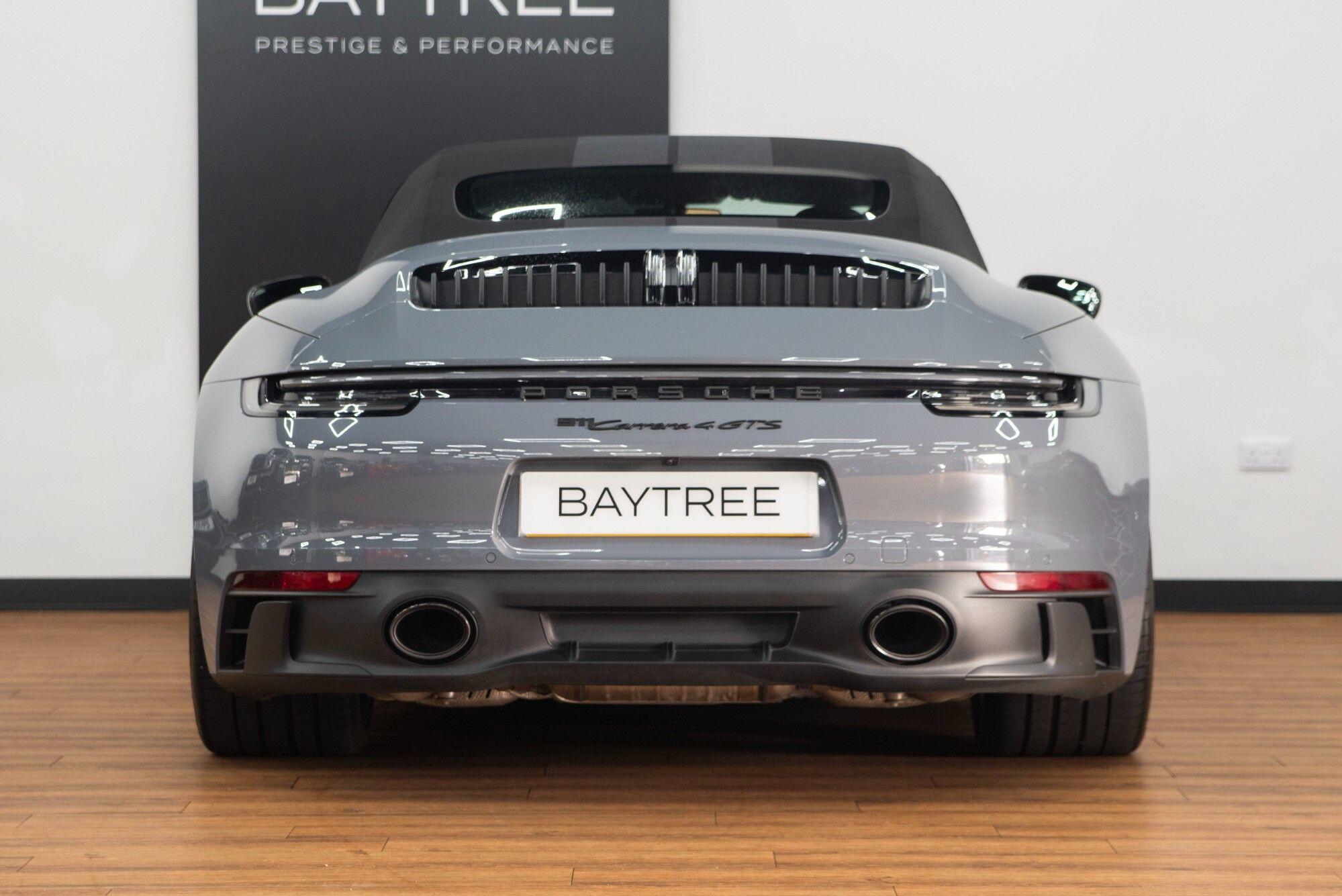 Porsche 911 view 19