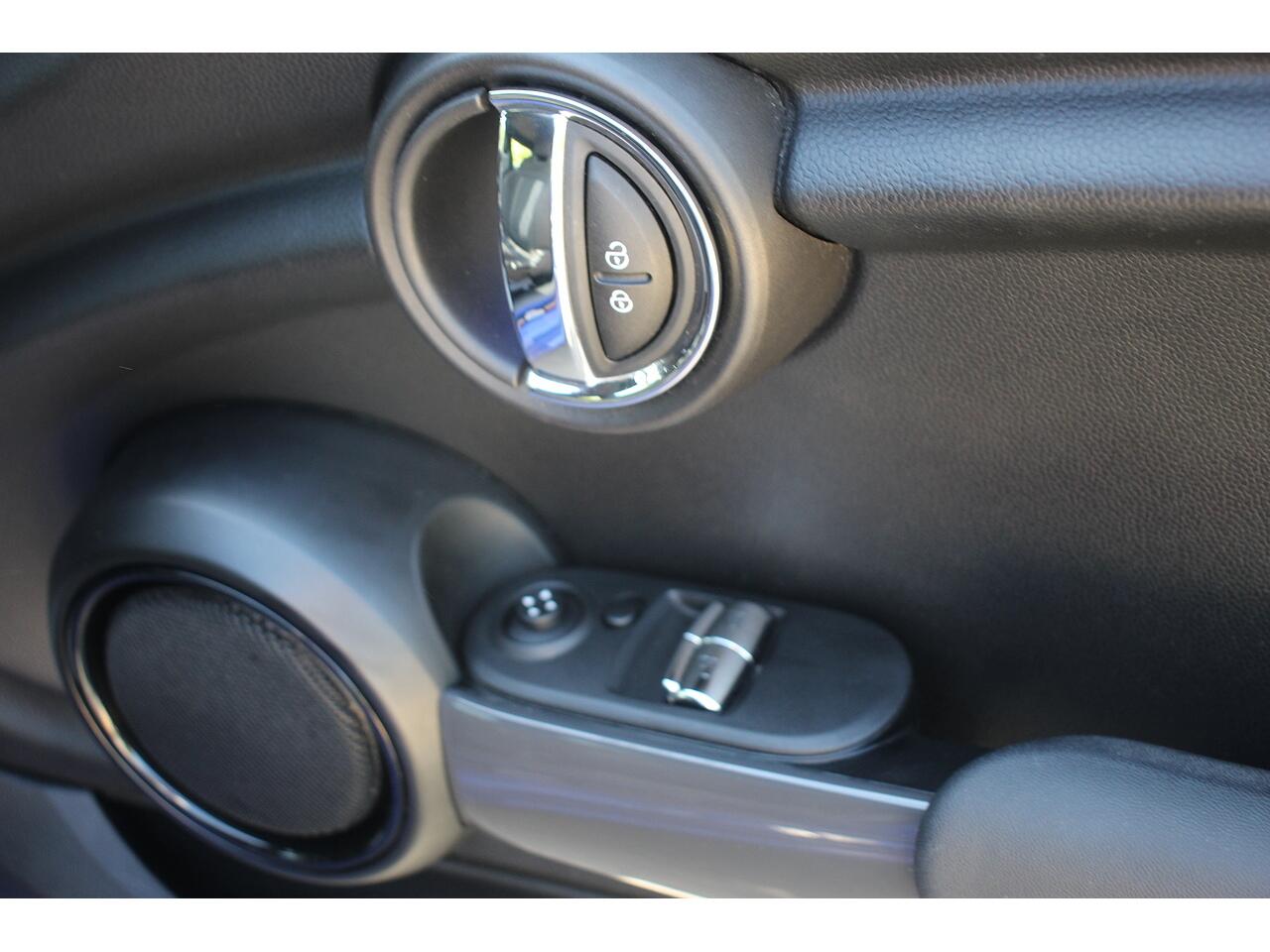 Mini Cooper view 29
