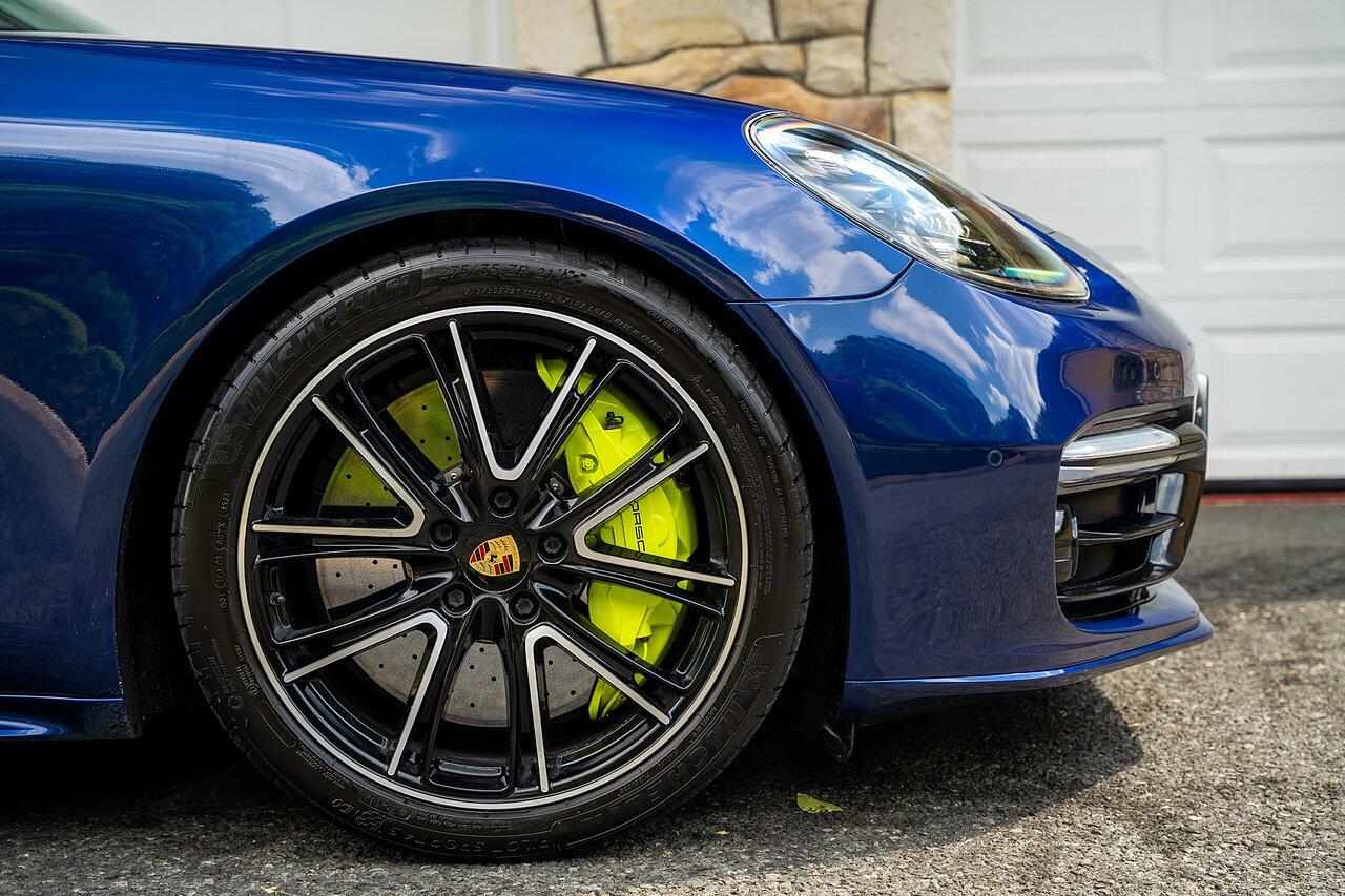 Porsche Panamera view 4