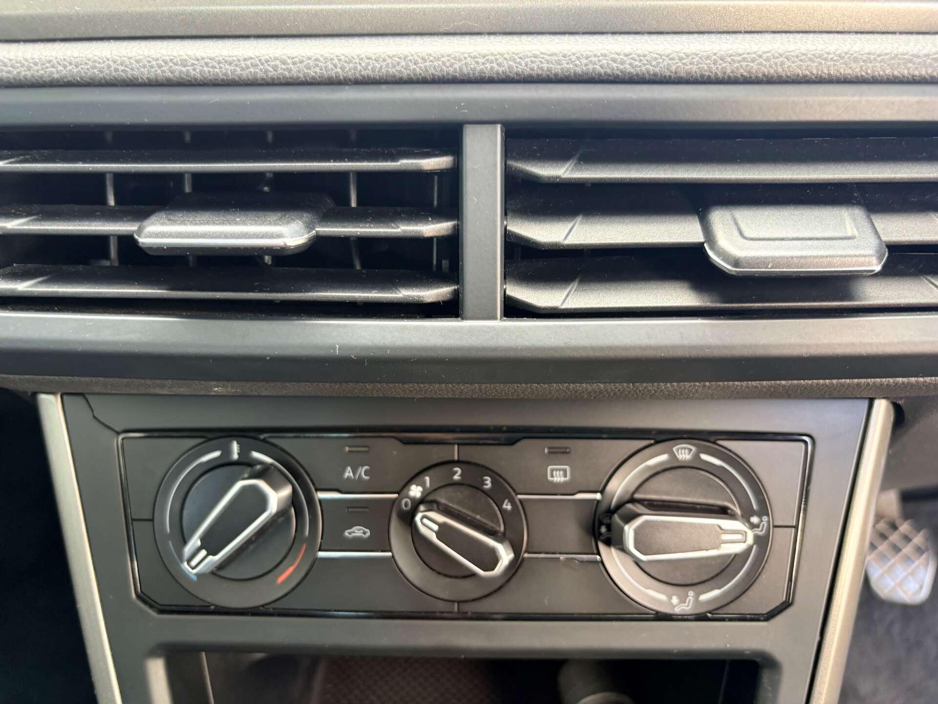 Volkswagen Polo view 11