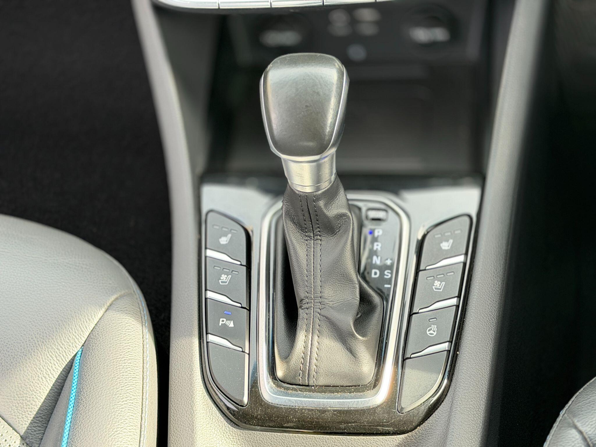 Hyundai Ioniq view 50