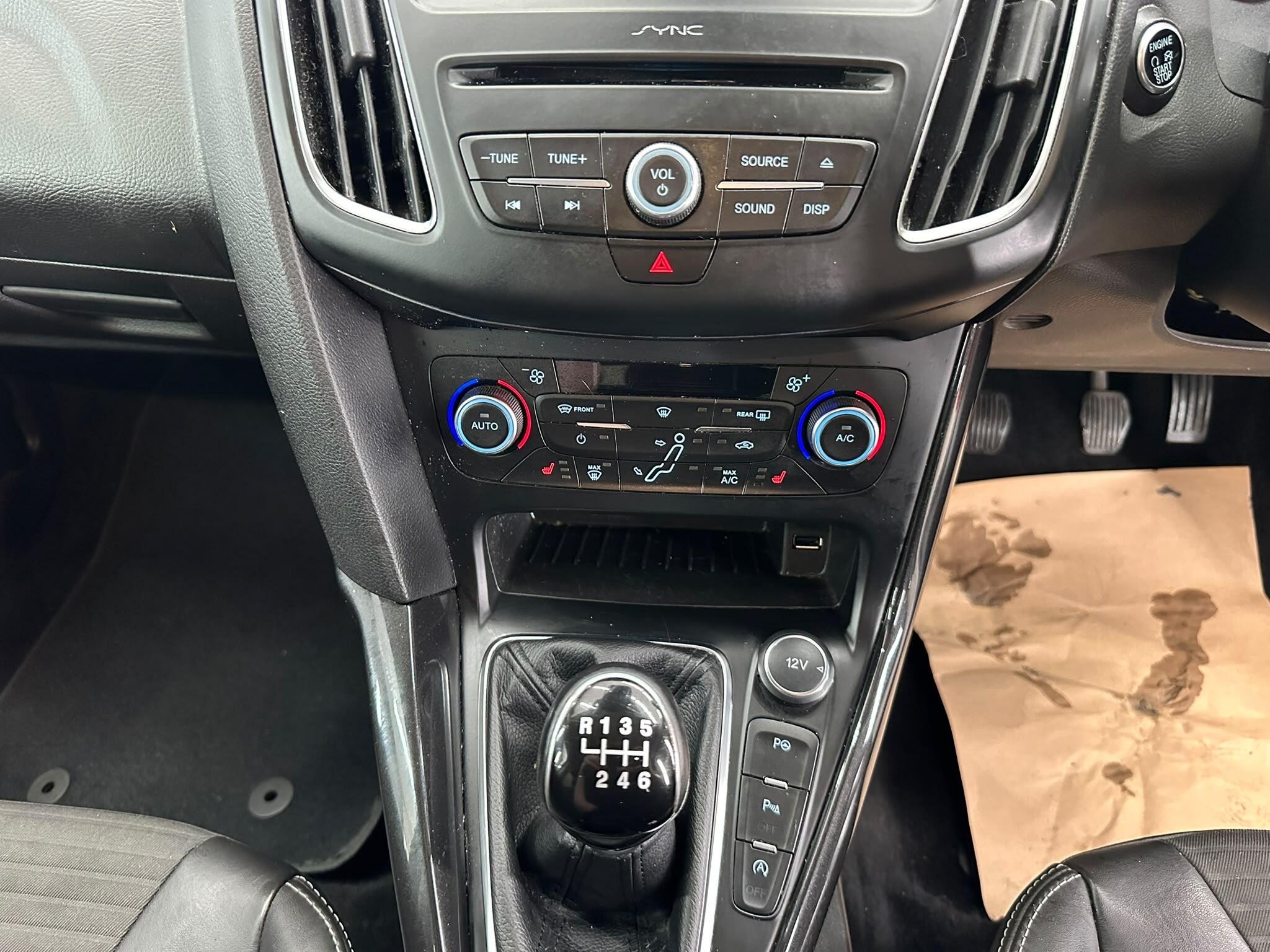 Ford Focus view 44