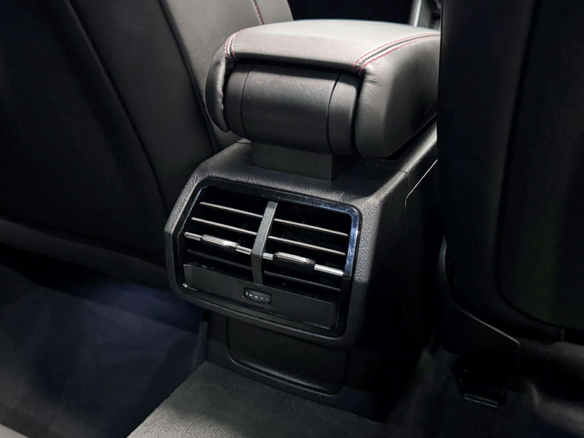 Audi RS Q3 view 21