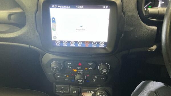 Jeep Renegade view 11