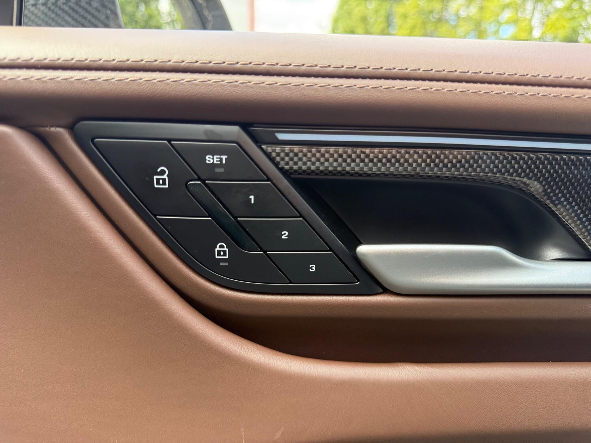 Porsche Macan view 26
