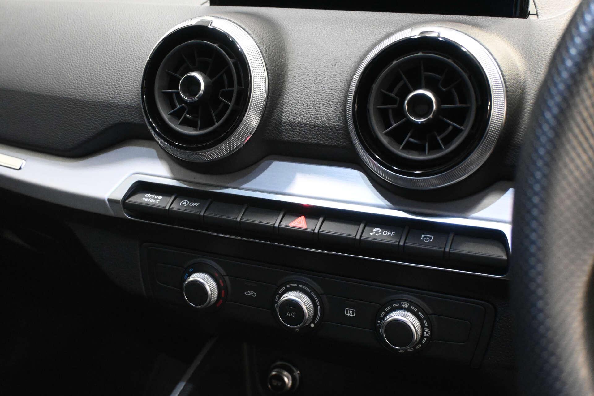 Audi Q2 view 33