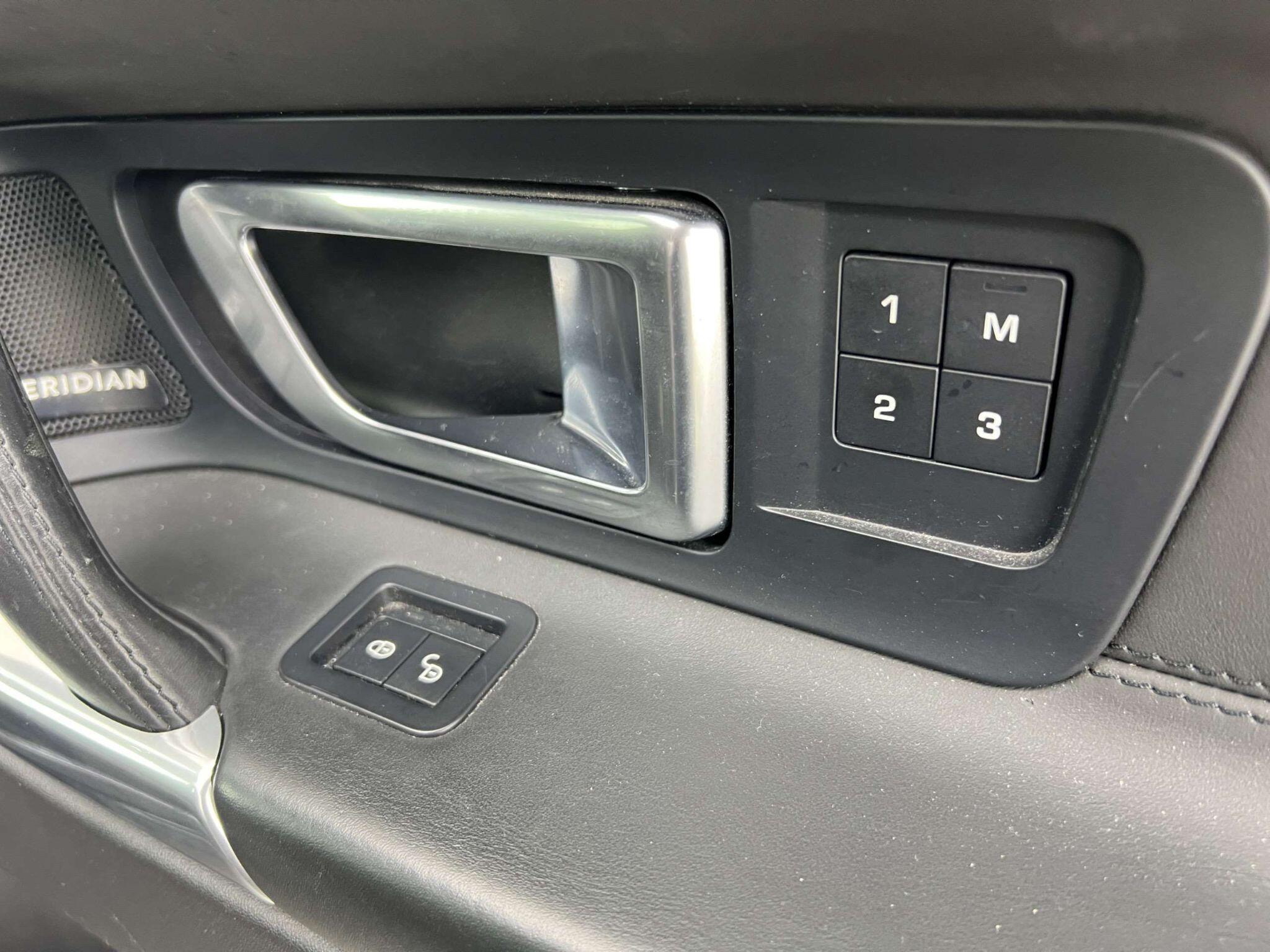 Land Rover Discovery Sport view 23
