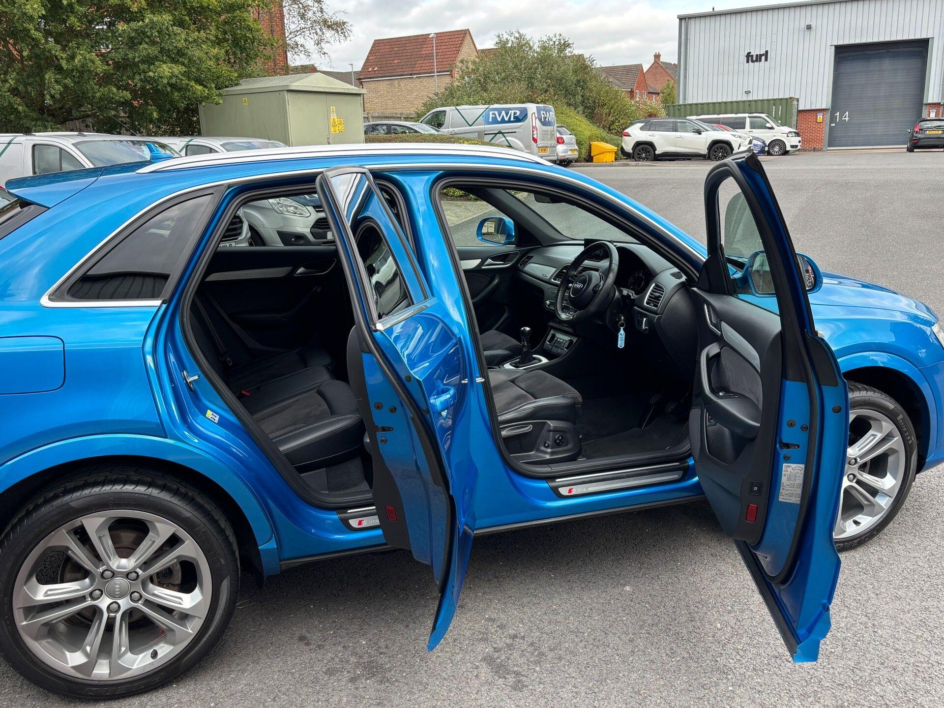 Audi Q3 view 11
