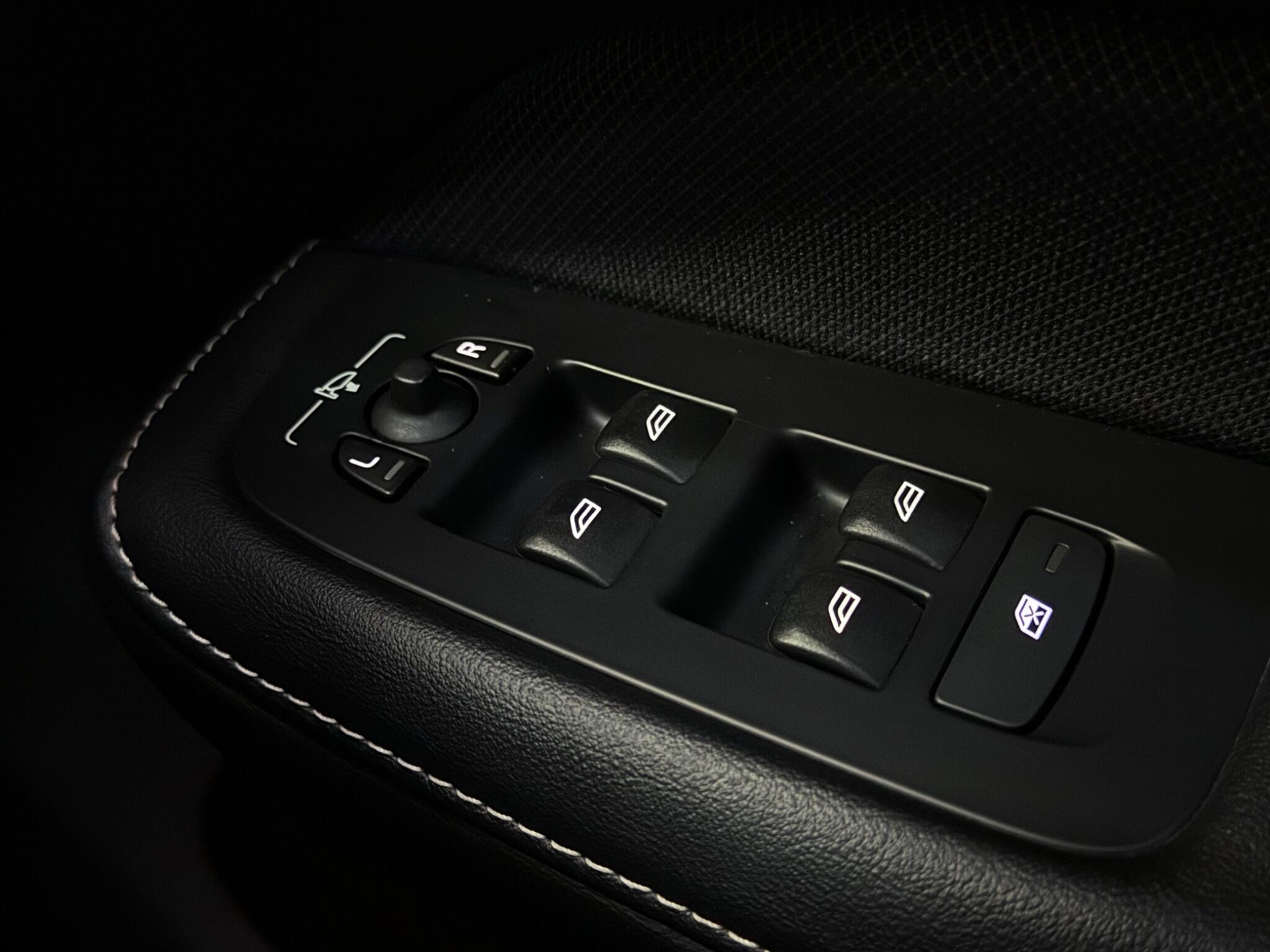 Volvo S60 view 19