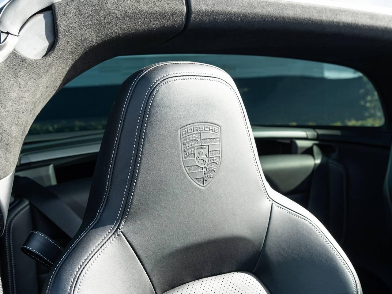 Porsche 911 view 49