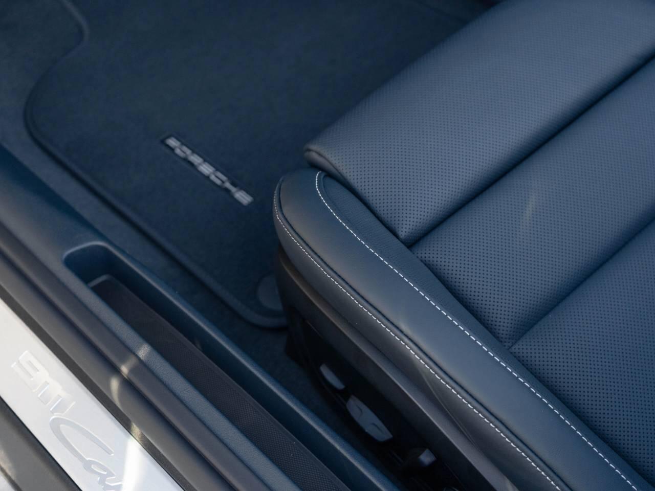 Porsche 911 view 36