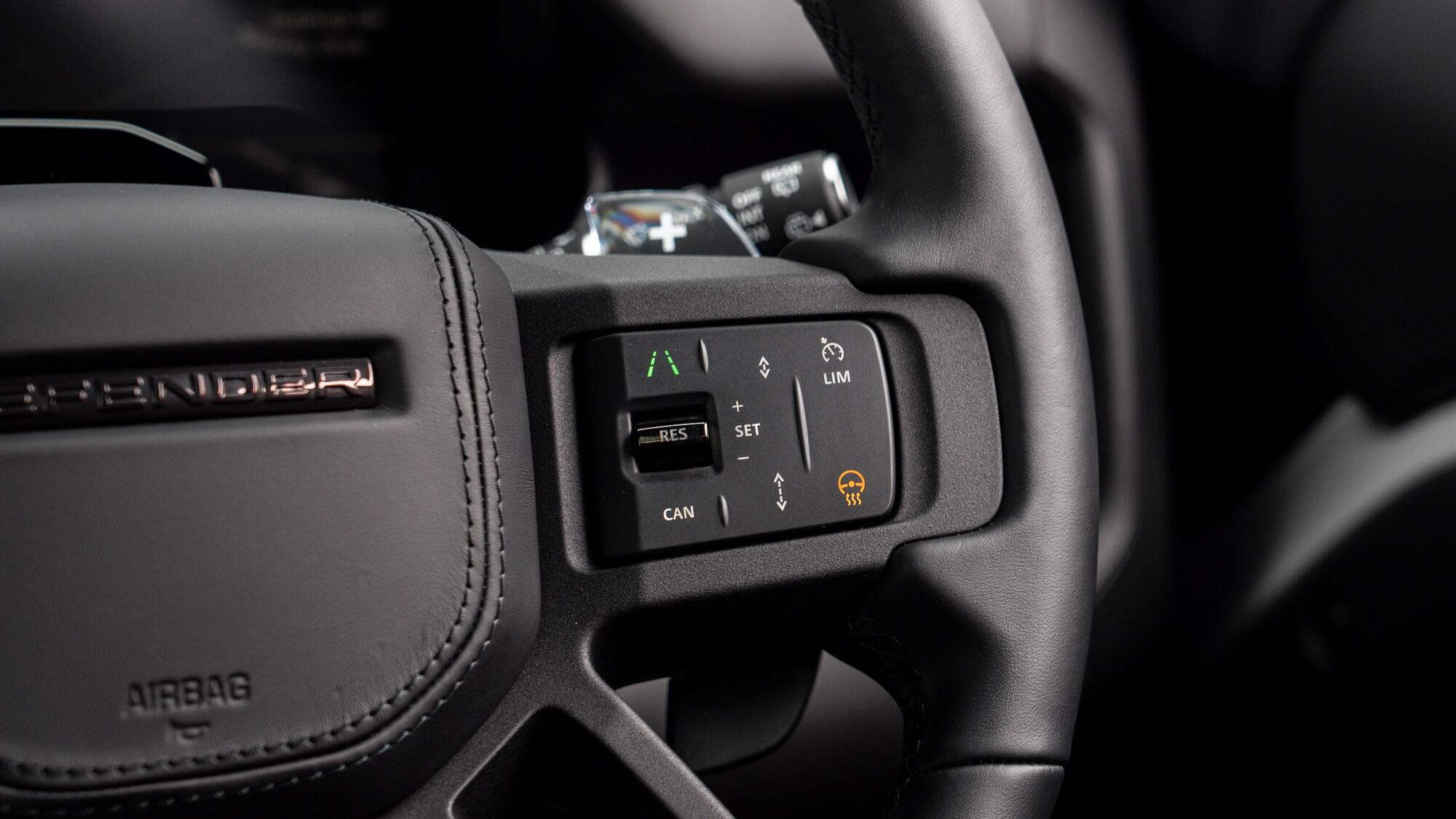 Land Rover Defender 110 view 27