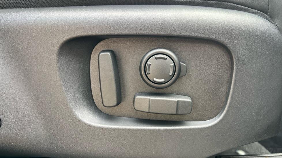 Land Rover Discovery view 24