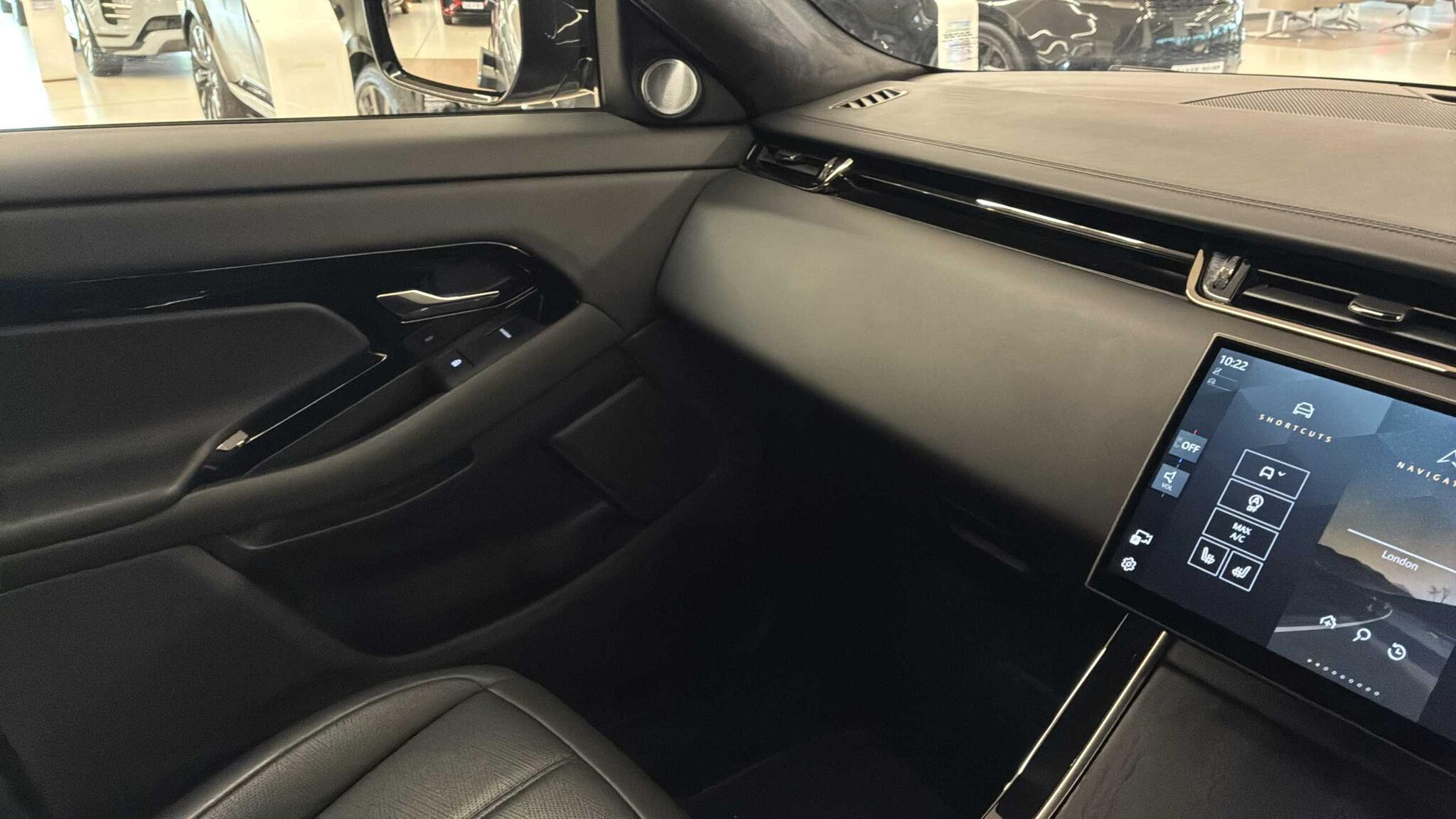 Land Rover Range Rover Evoque view 25