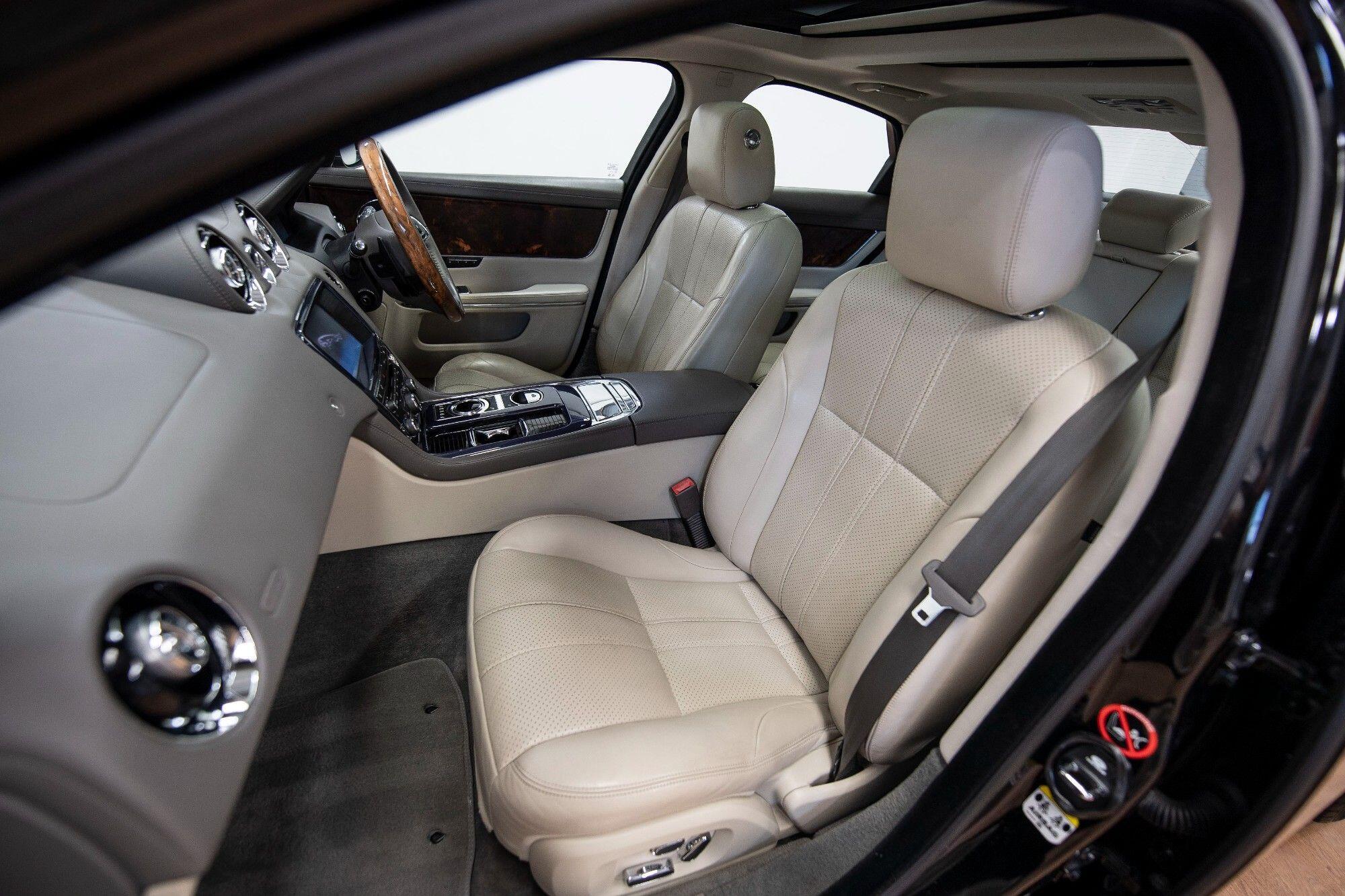 Jaguar XJ view 17