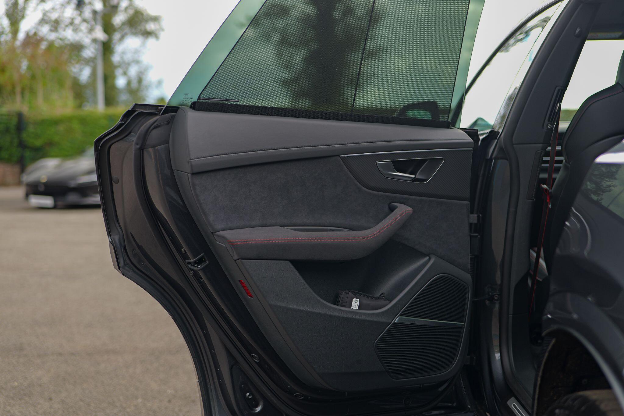 Audi RSQ8 view 36