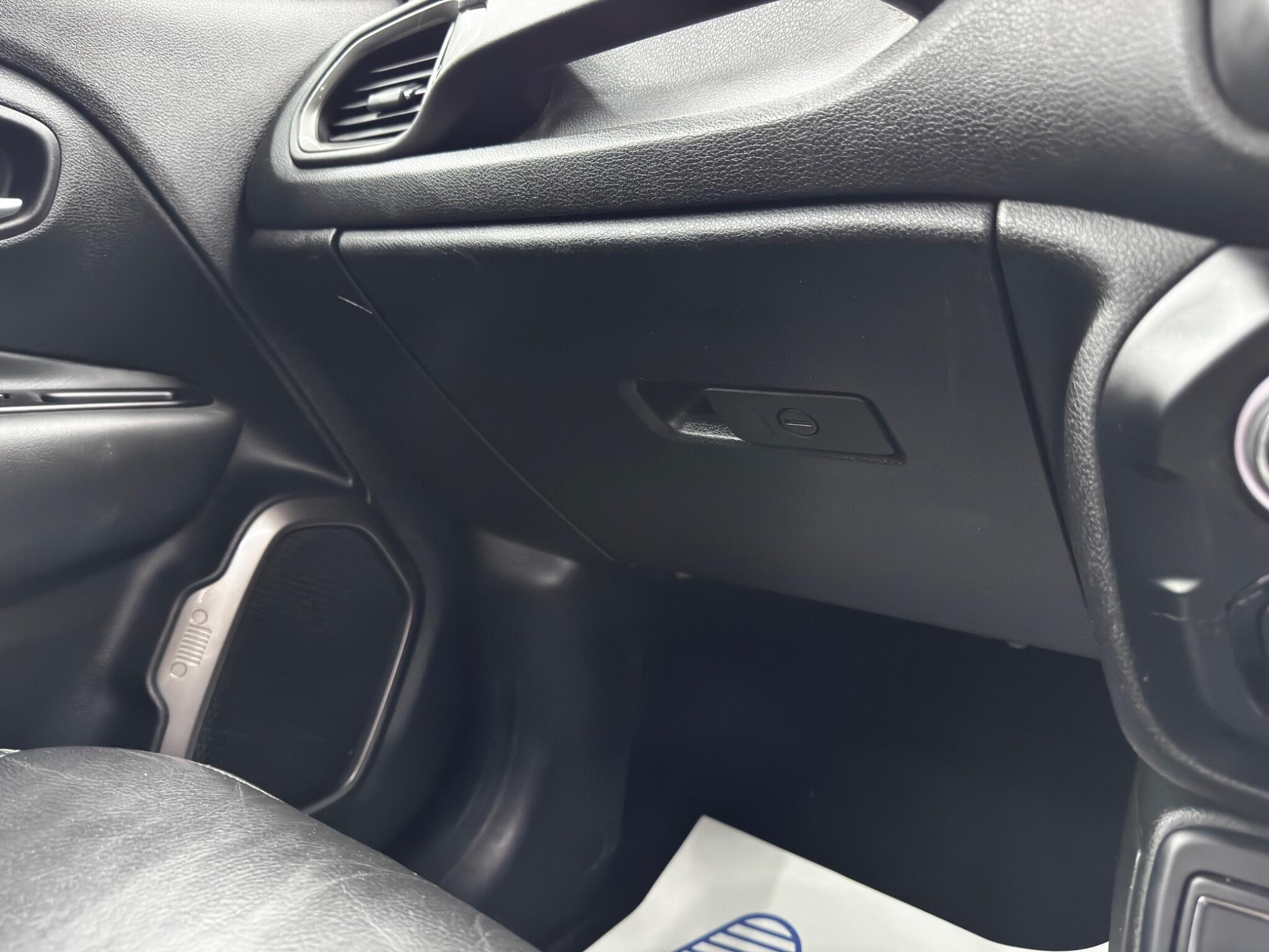 Jeep Renegade view 35