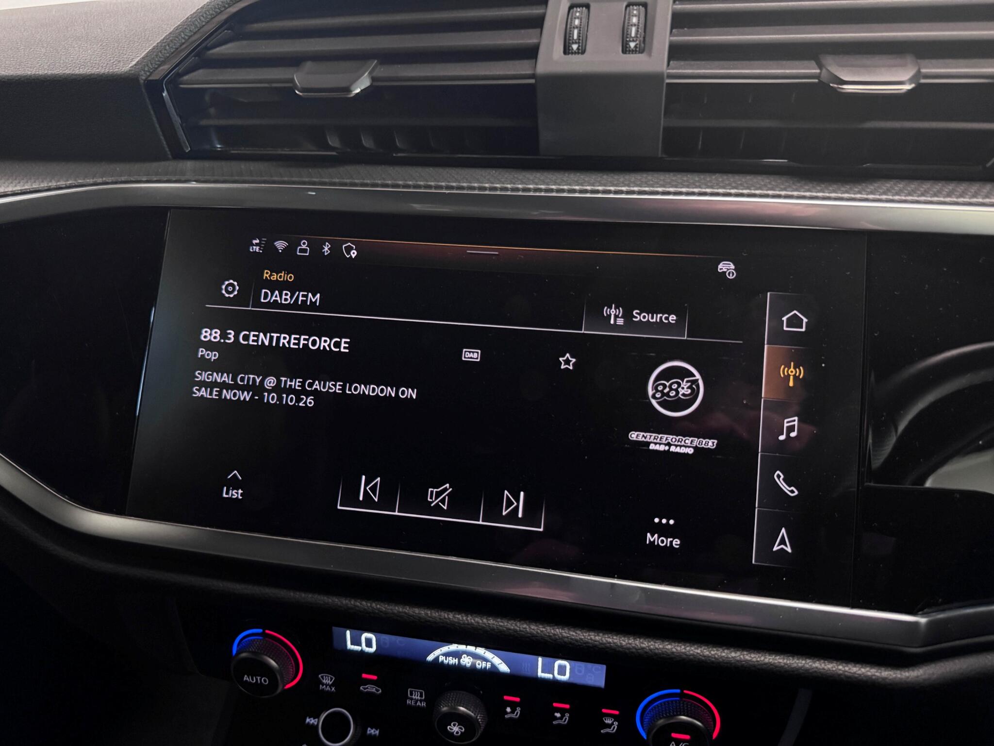 Audi Q3 view 43