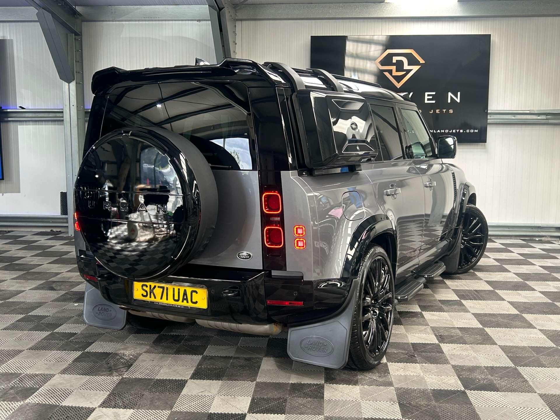 Land Rover Defender 110 view 8