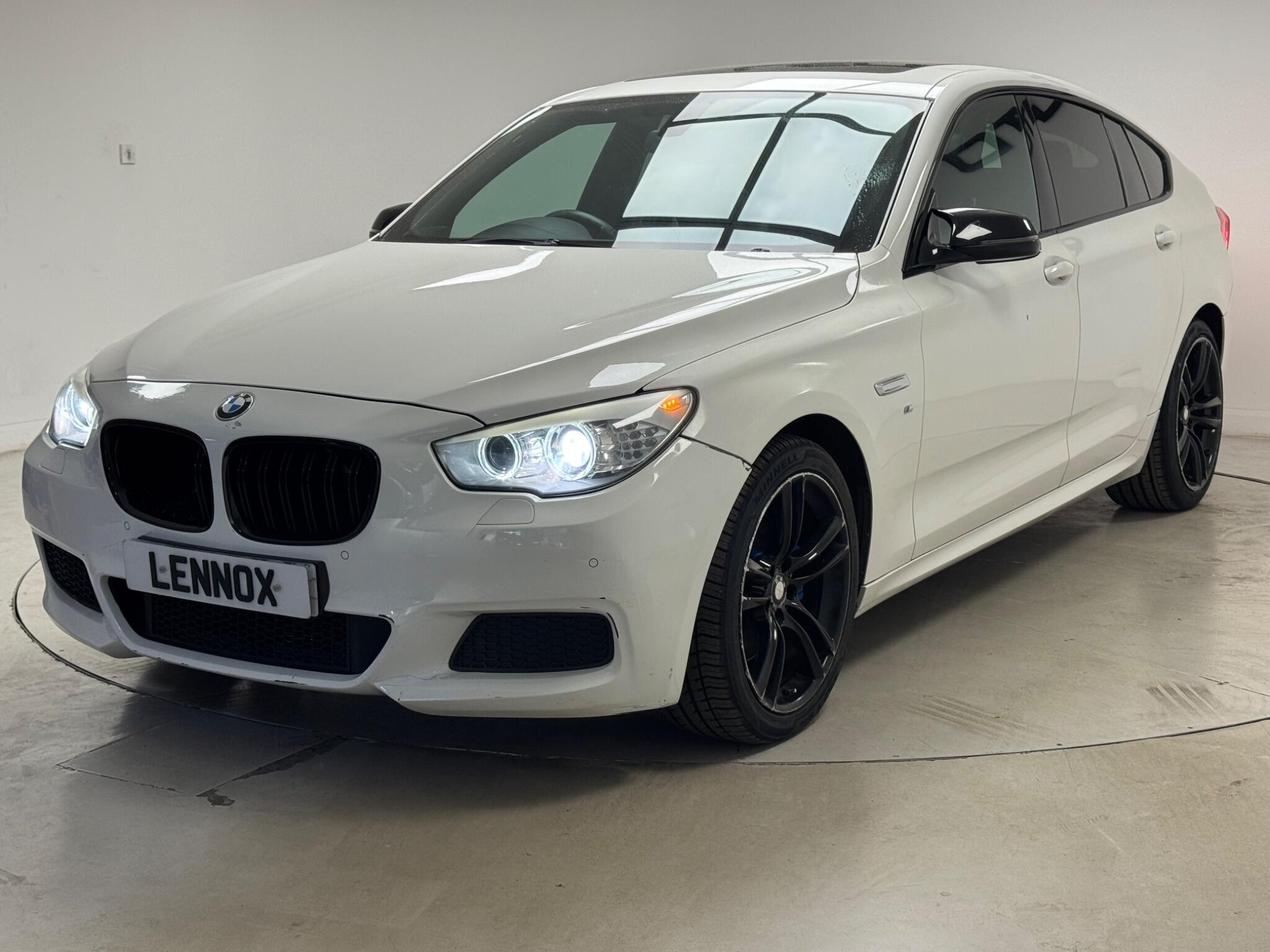 BMW 5 Series view 3