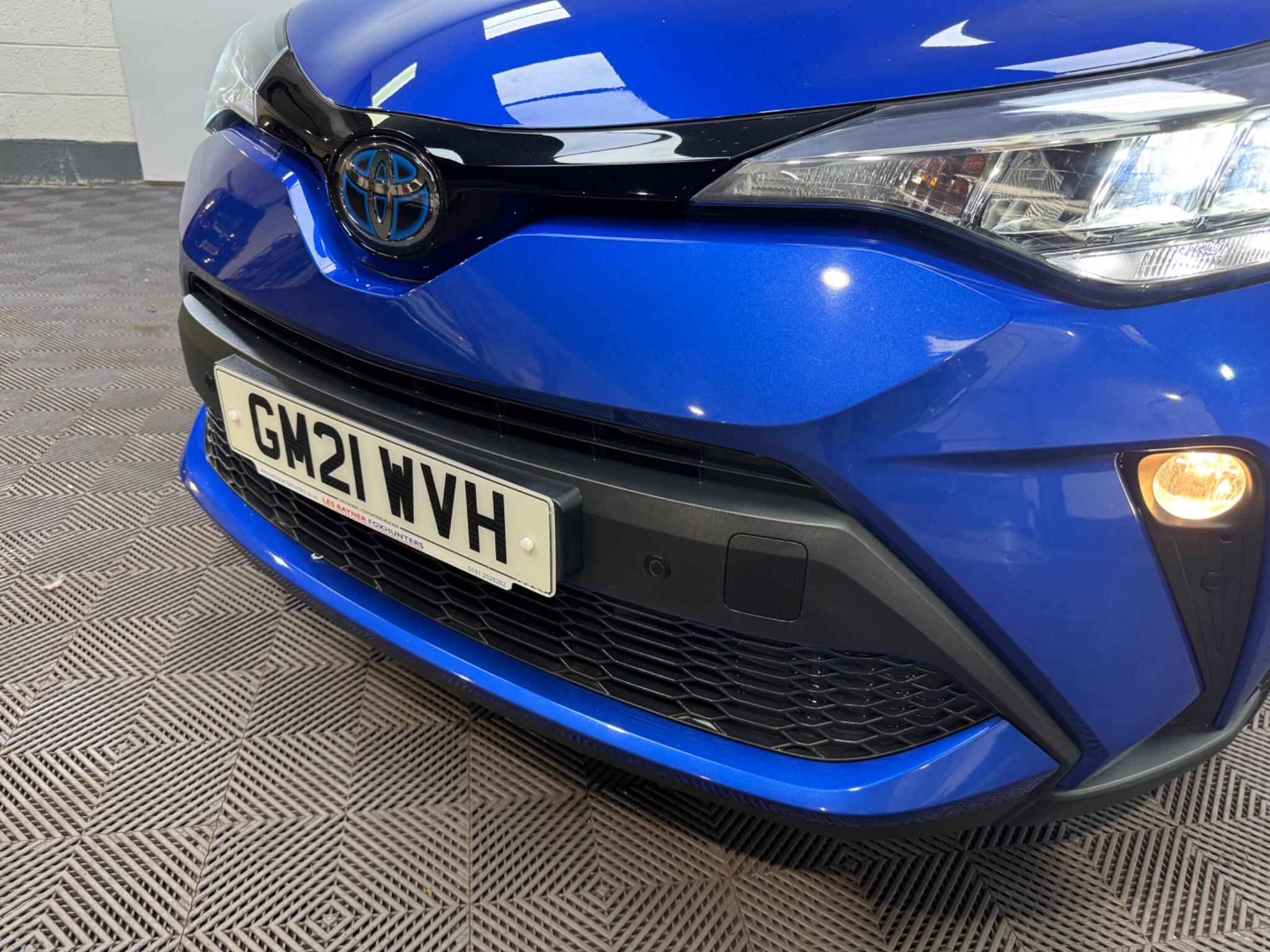 Toyota C-HR view 15